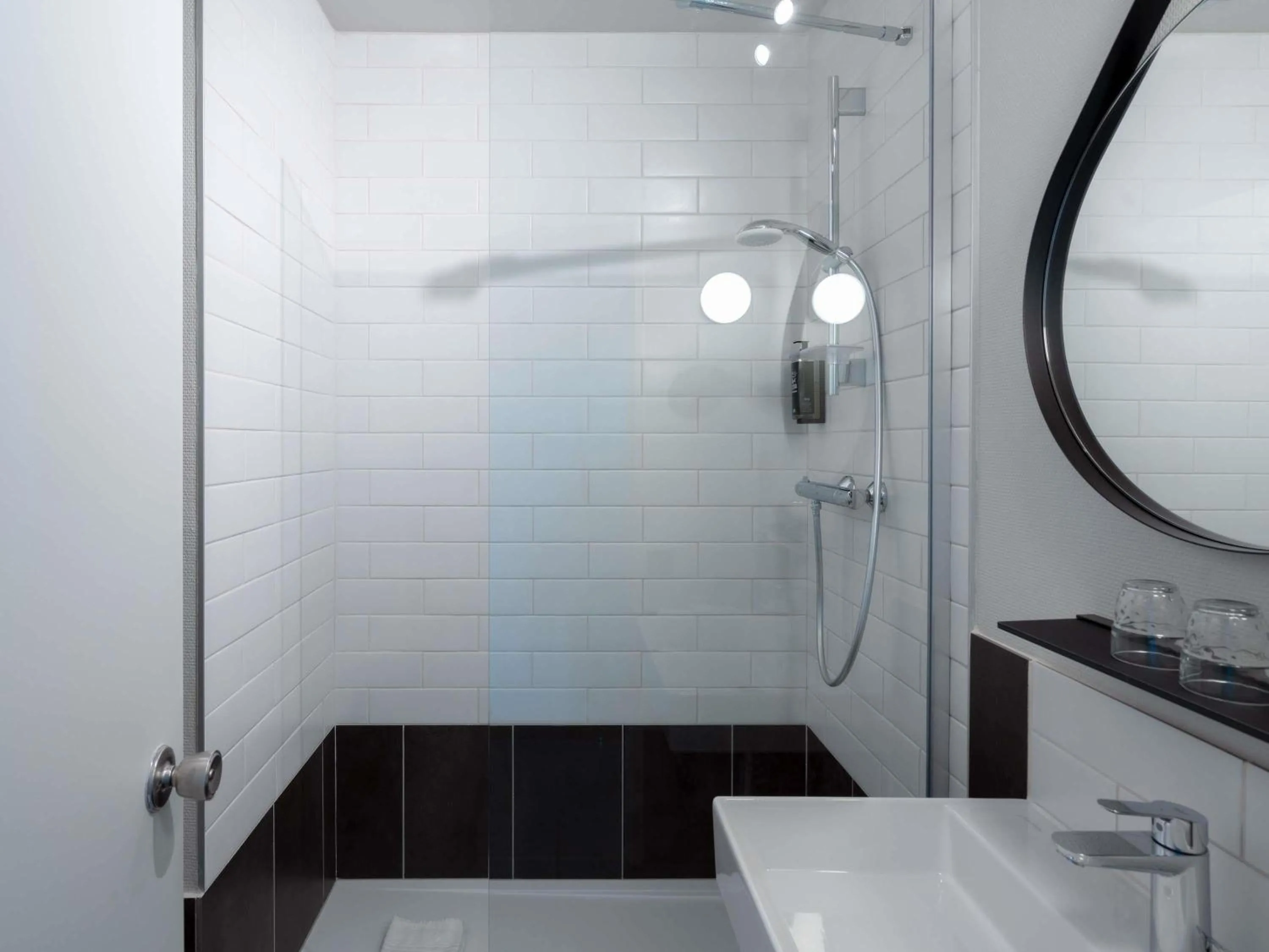 Bedroom in ibis Epernay Centre Ville