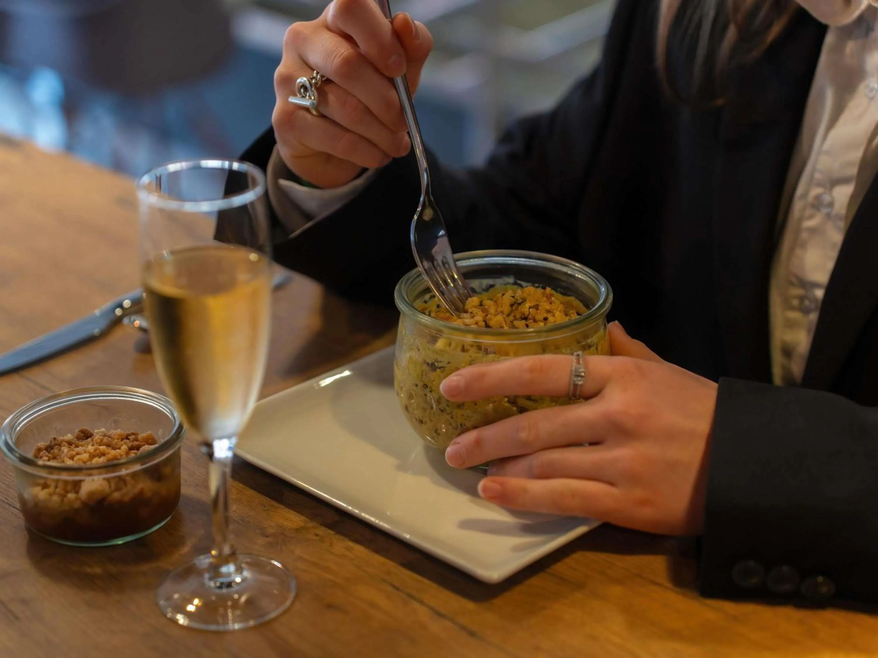 Lounge or bar in ibis Epernay Centre Ville