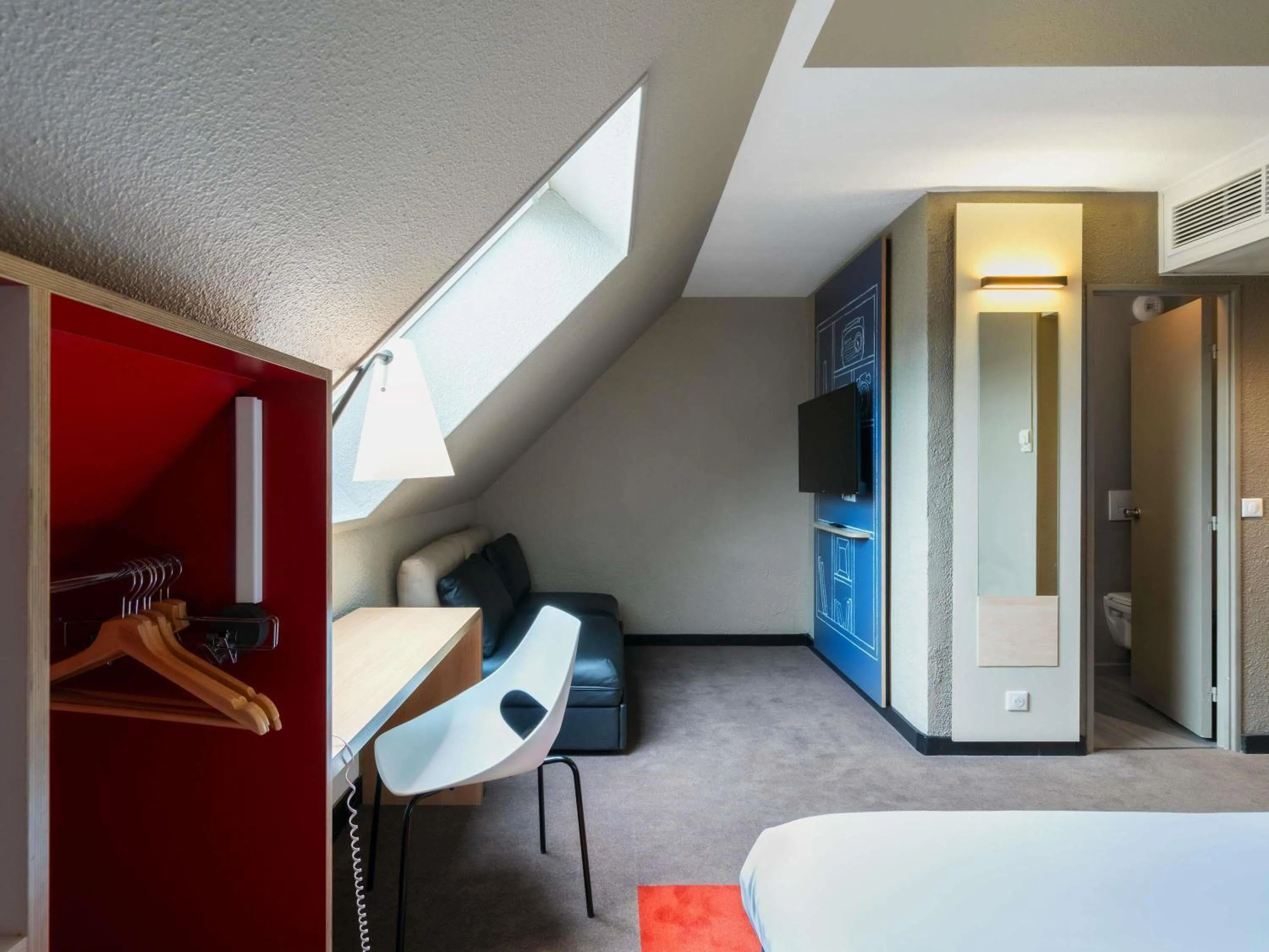Bedroom, Bed in ibis Epernay Centre Ville