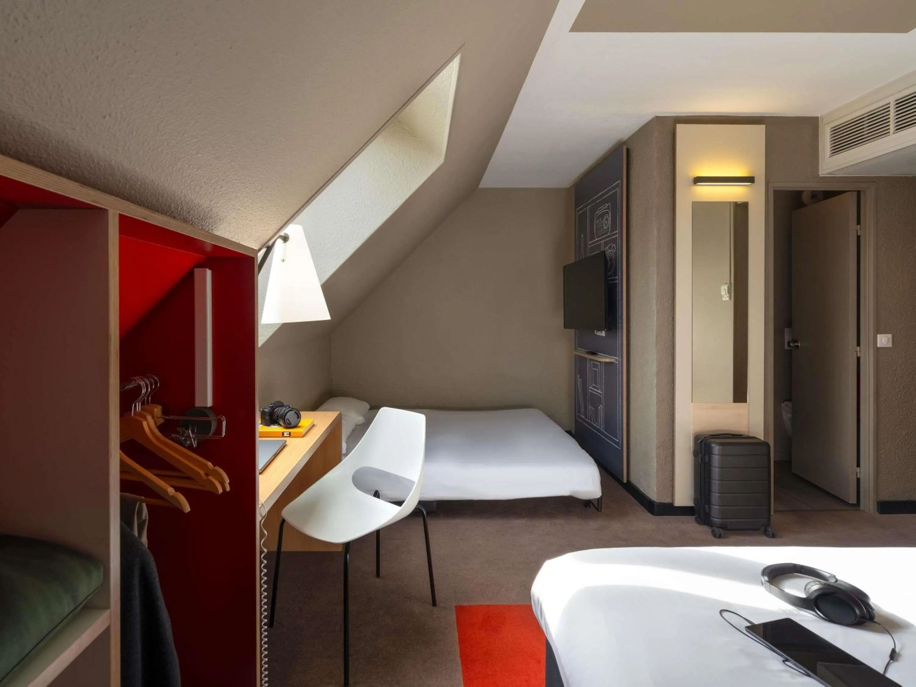 Bedroom, Bed in ibis Epernay Centre Ville