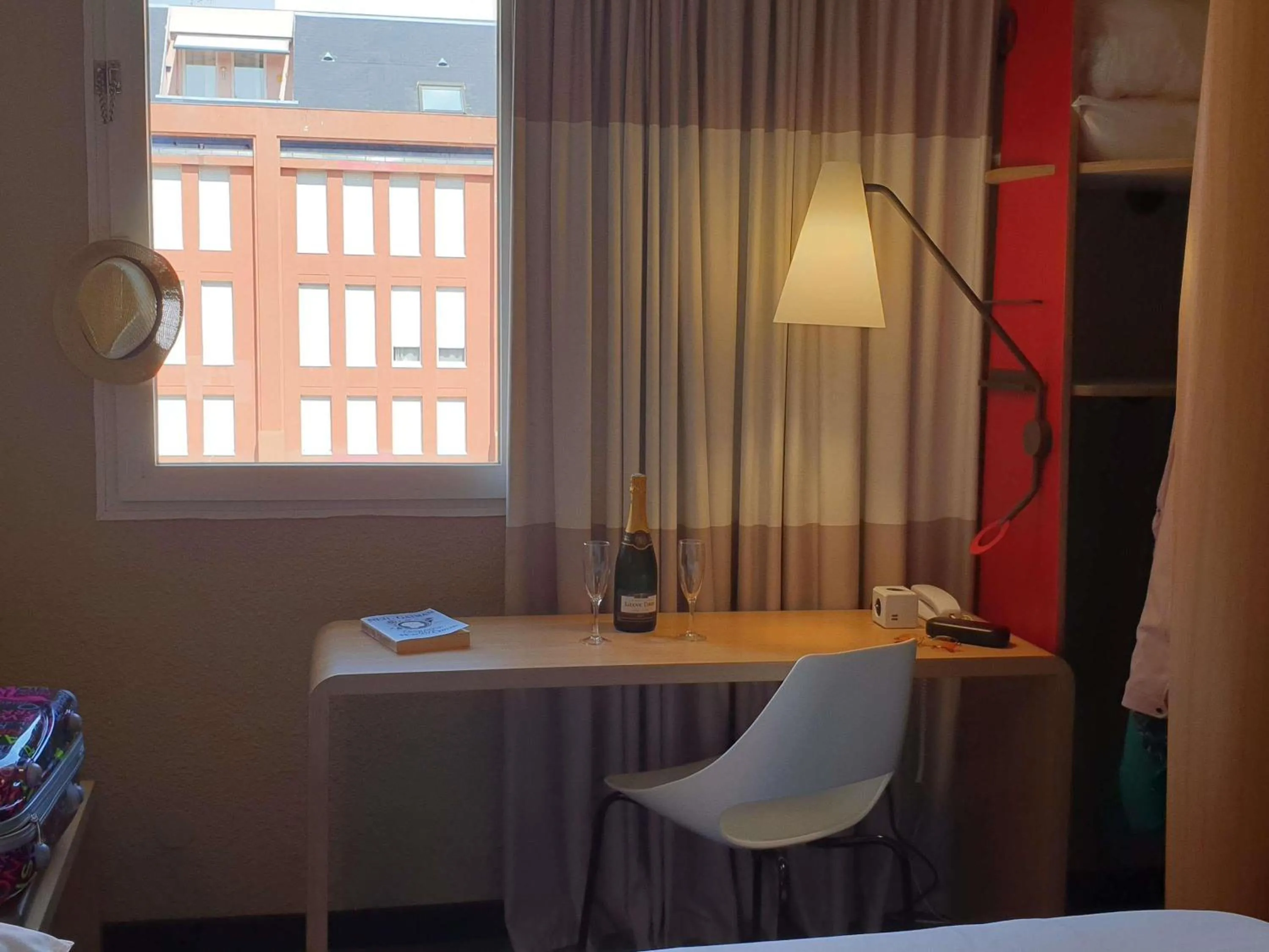 Bedroom, Bed in ibis Epernay Centre Ville