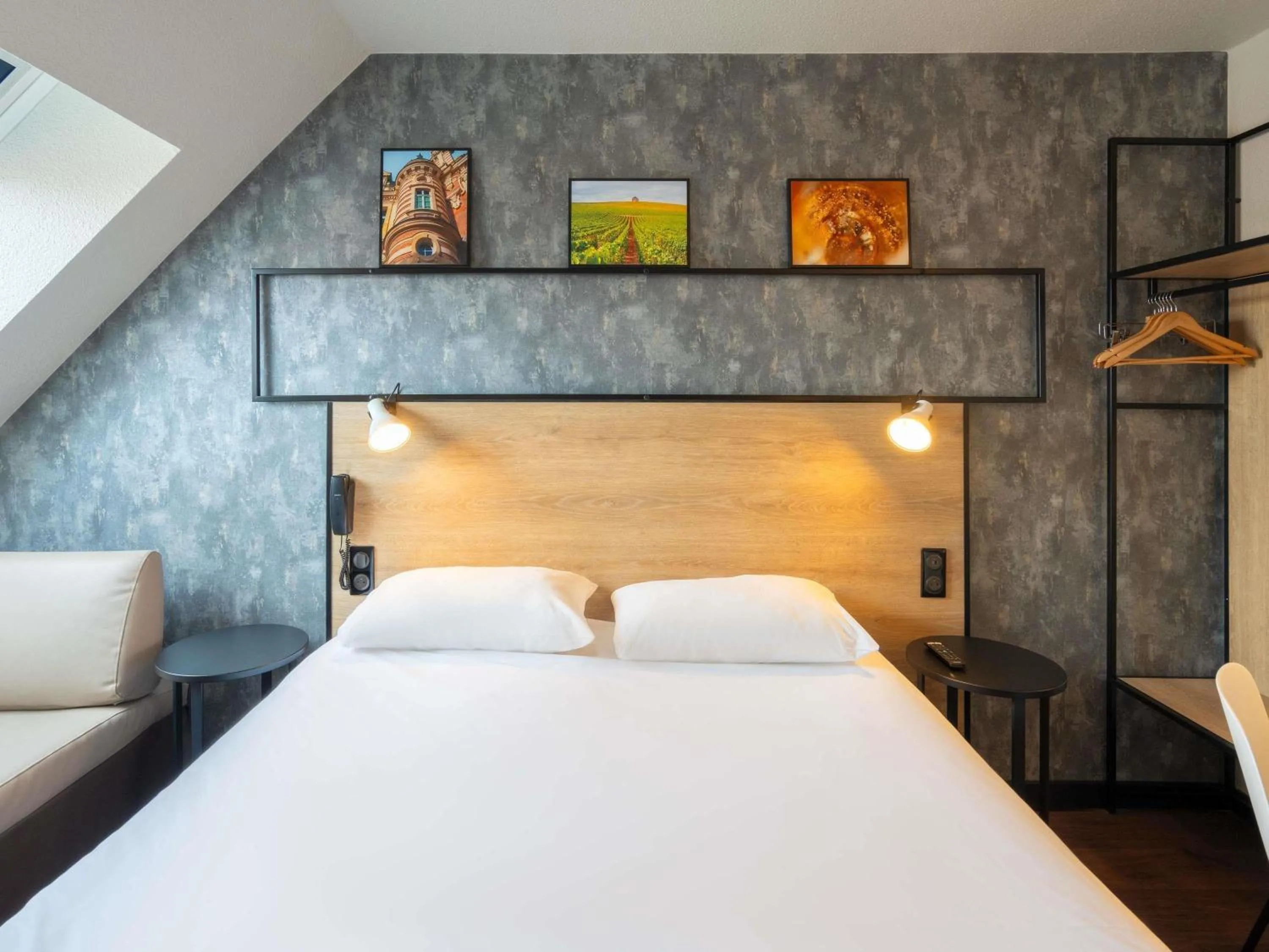 Bedroom, Bed in ibis Epernay Centre Ville