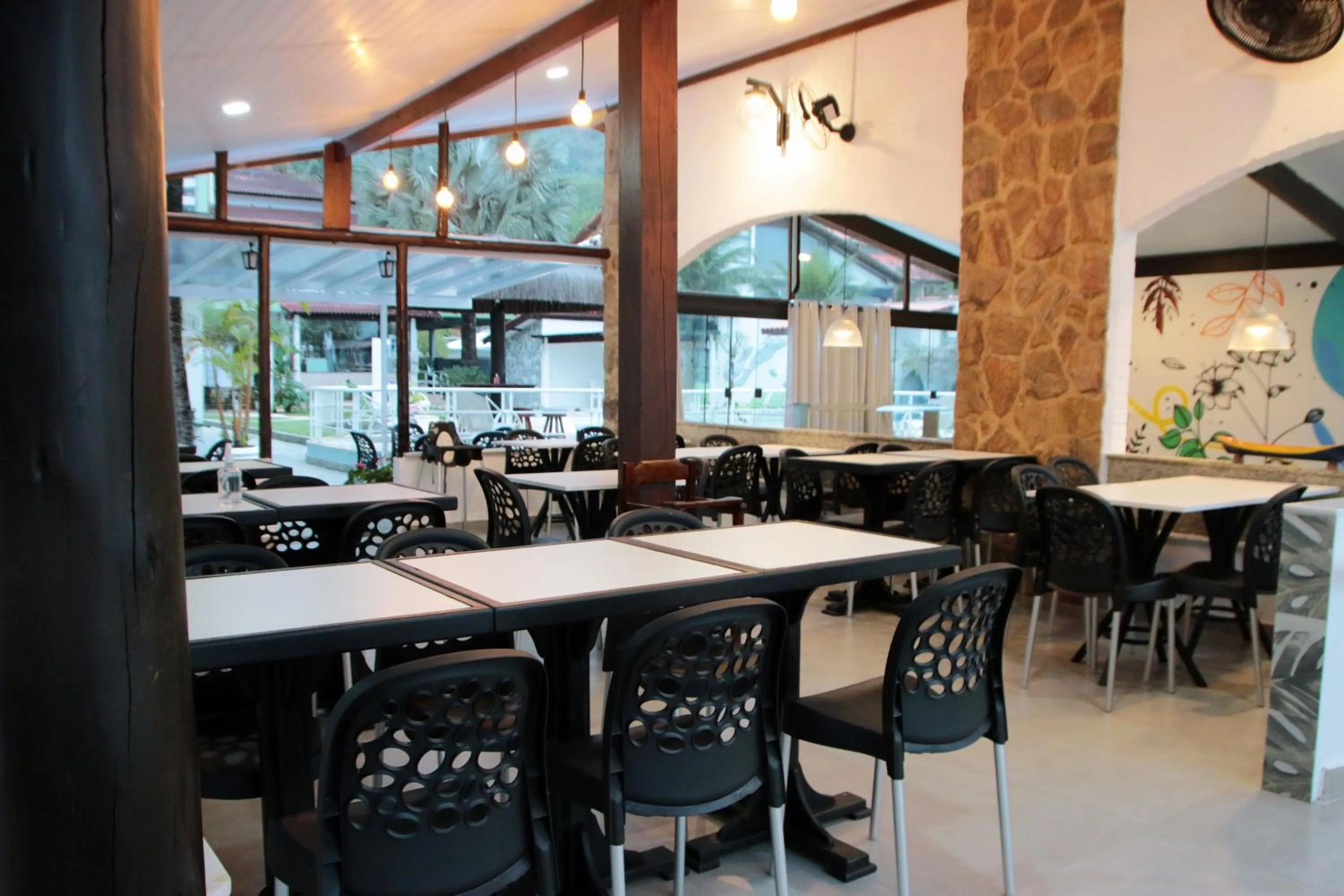 Restaurant/places to eat in Pousada Daleste