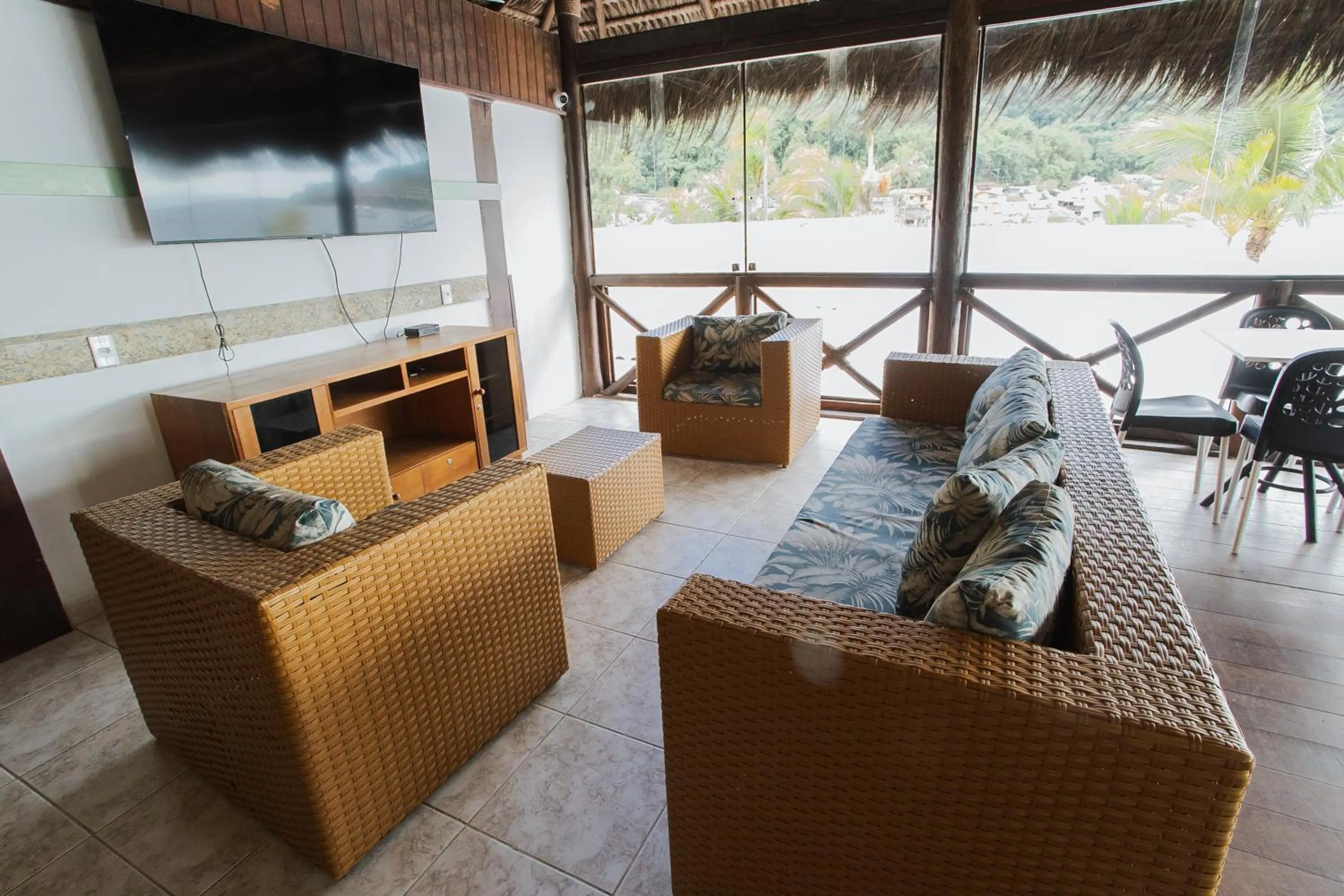 Communal lounge/ TV room in Pousada Daleste