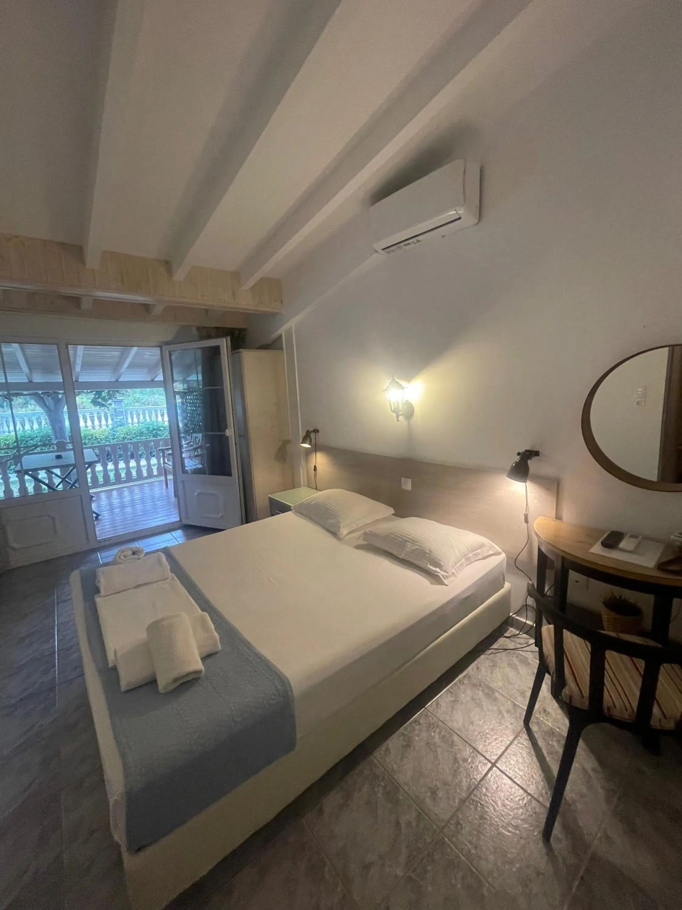 Diaporos Hotel