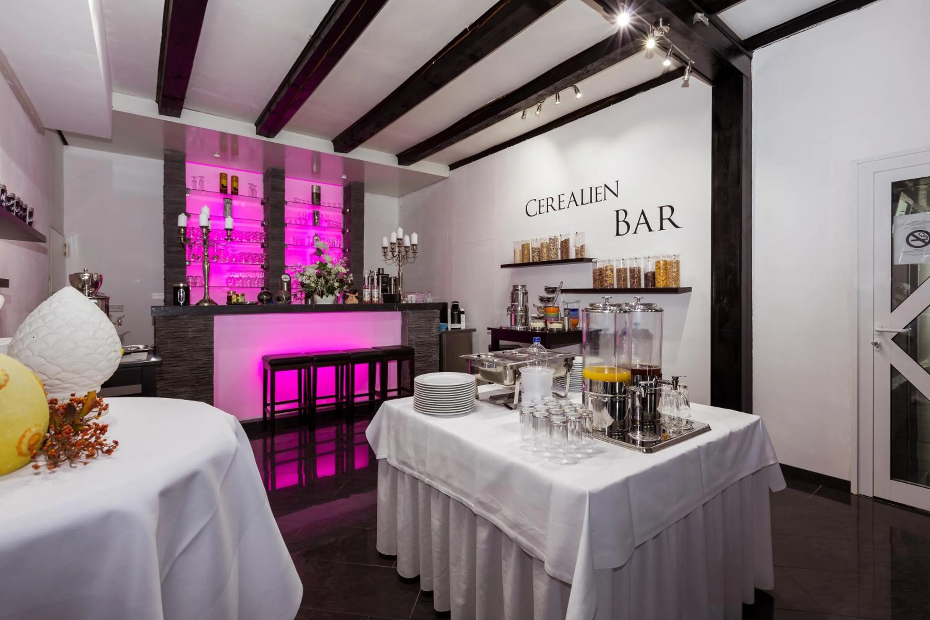 Lounge or bar in Hotel Rühen, 24 Stunden Check in, Küche, kostenfreie Parkplätze