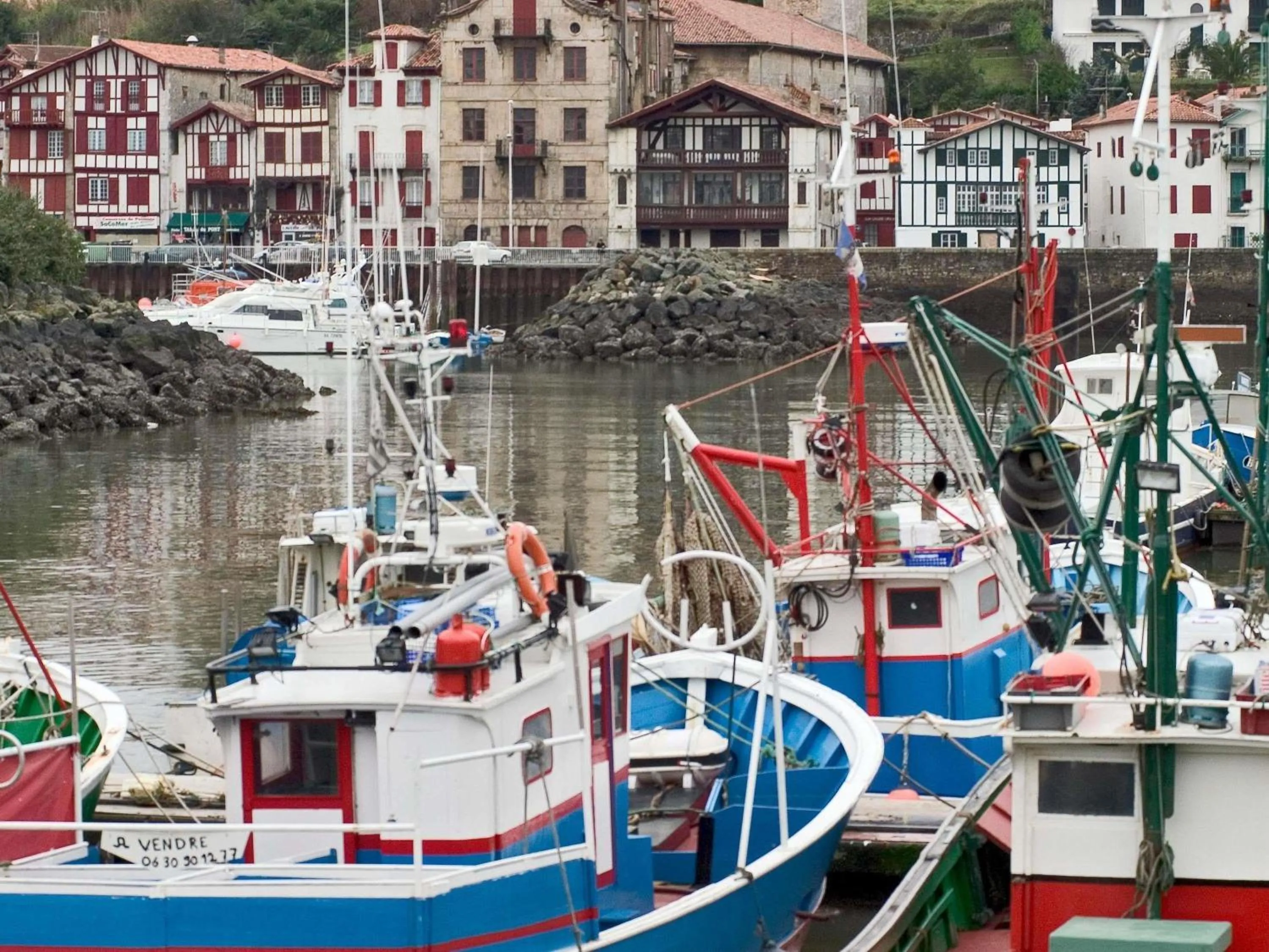 Property building in Ibis Irun