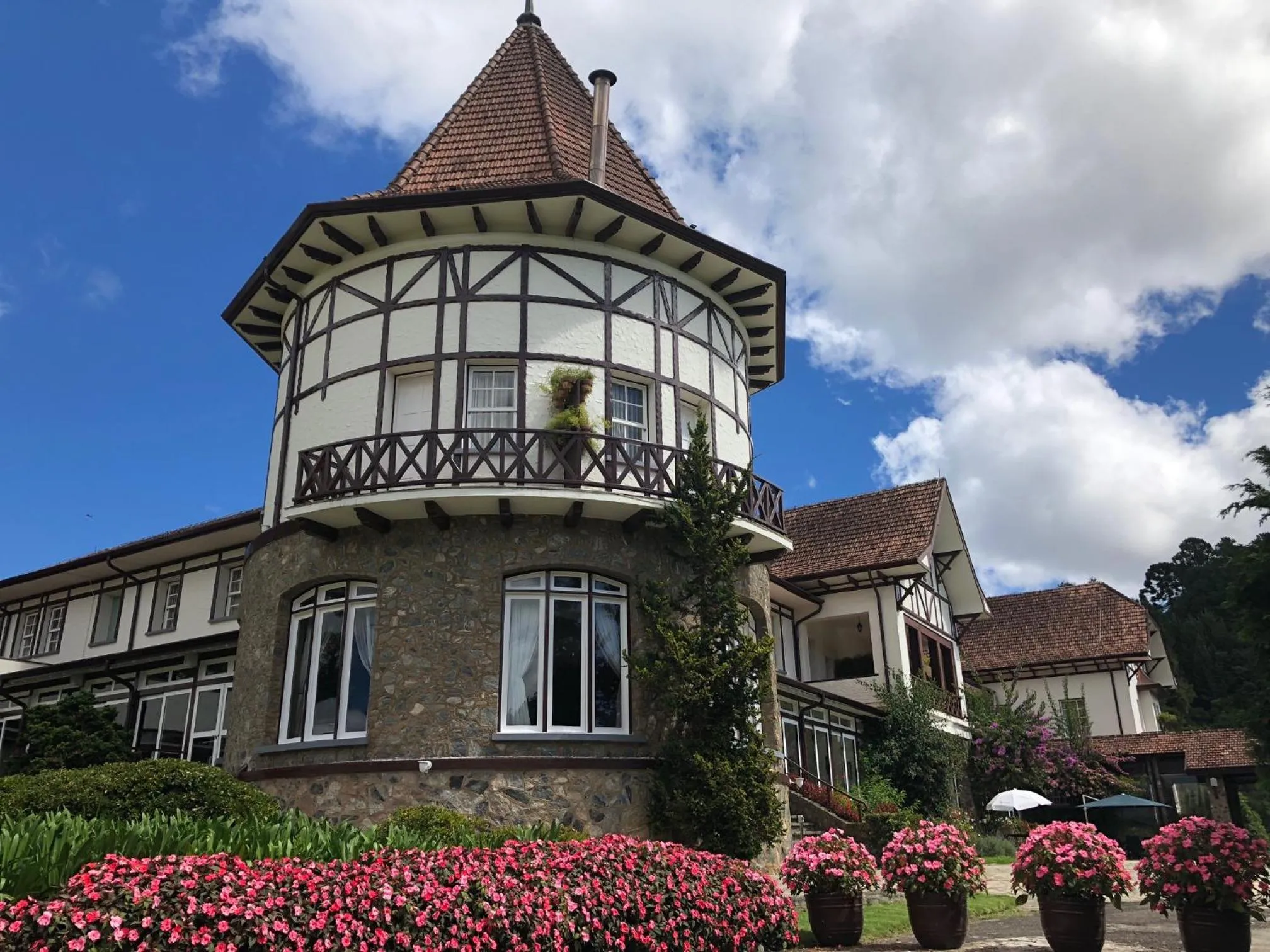 Property building in Hotel Vila Inglesa