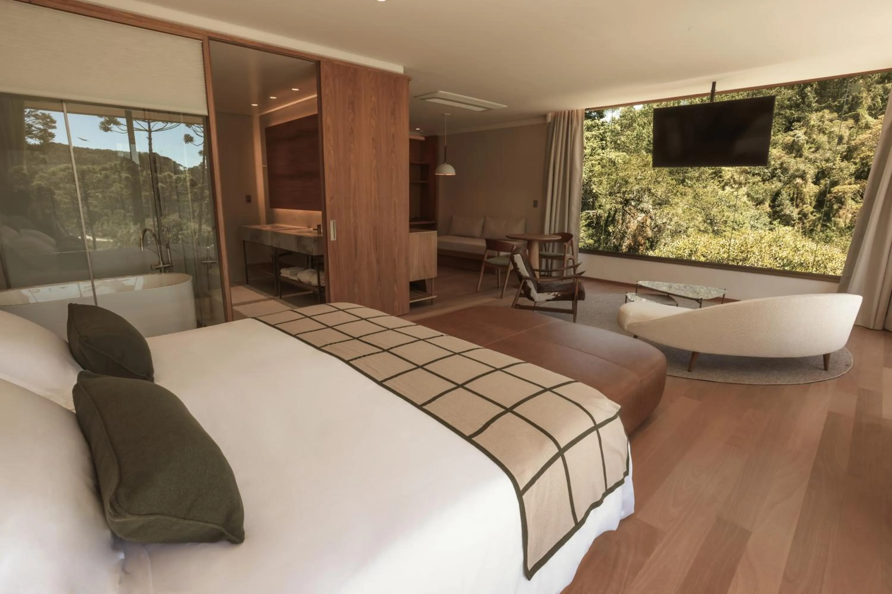 Communal lounge/ TV room, Bed in Hotel Vila Inglesa