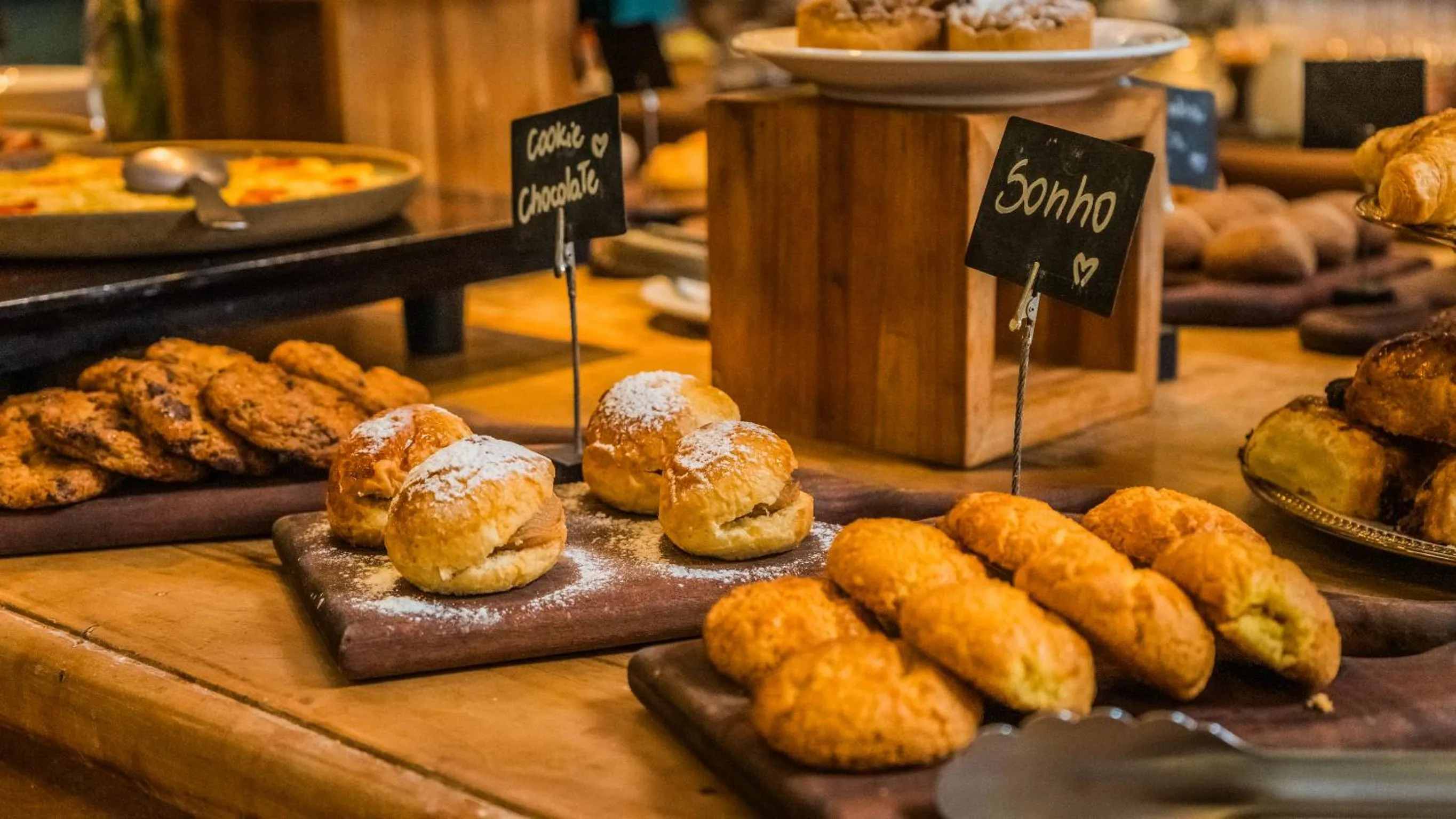 Buffet breakfast in Hotel Vila Inglesa