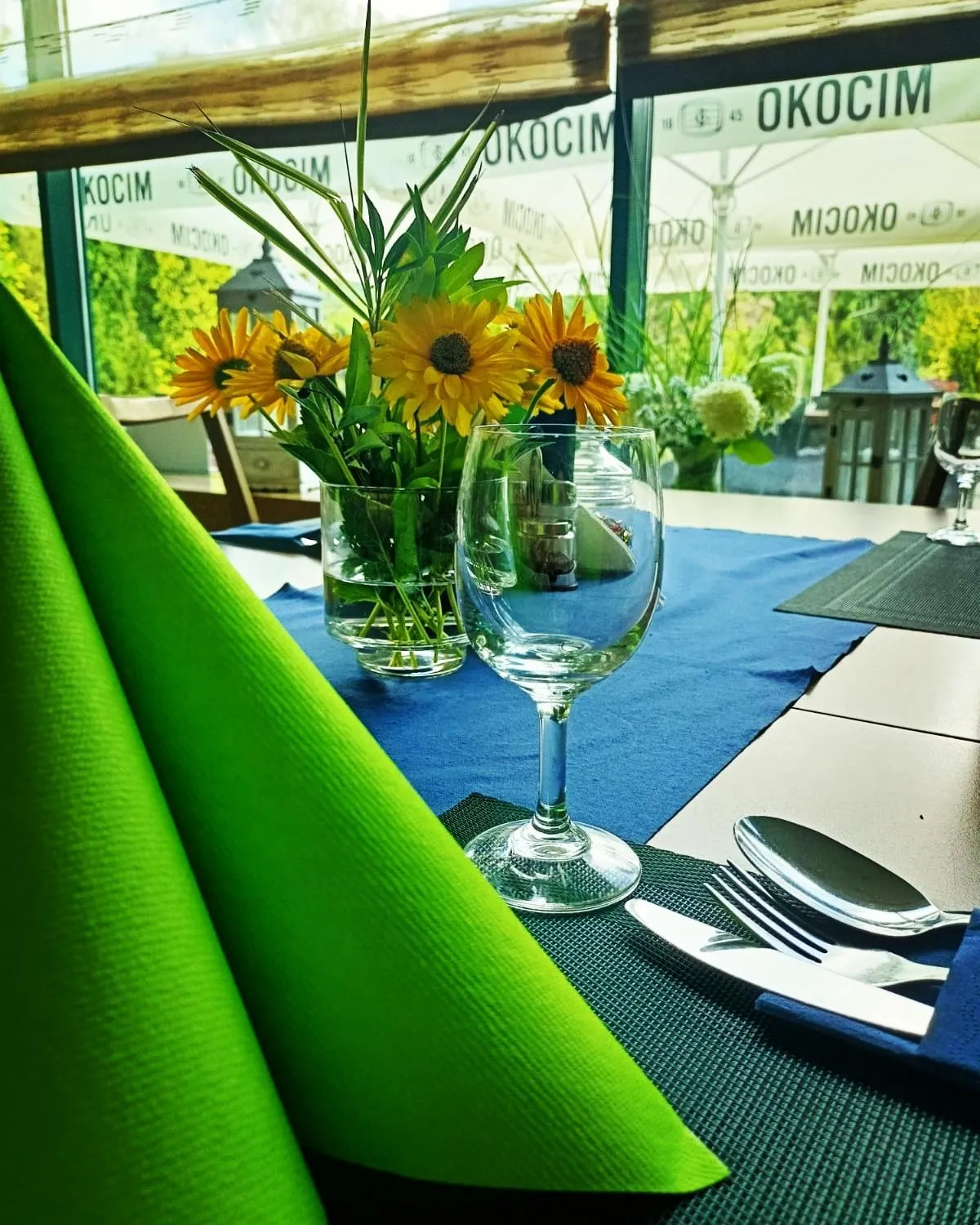 Restaurant/places to eat in Hotel Neo