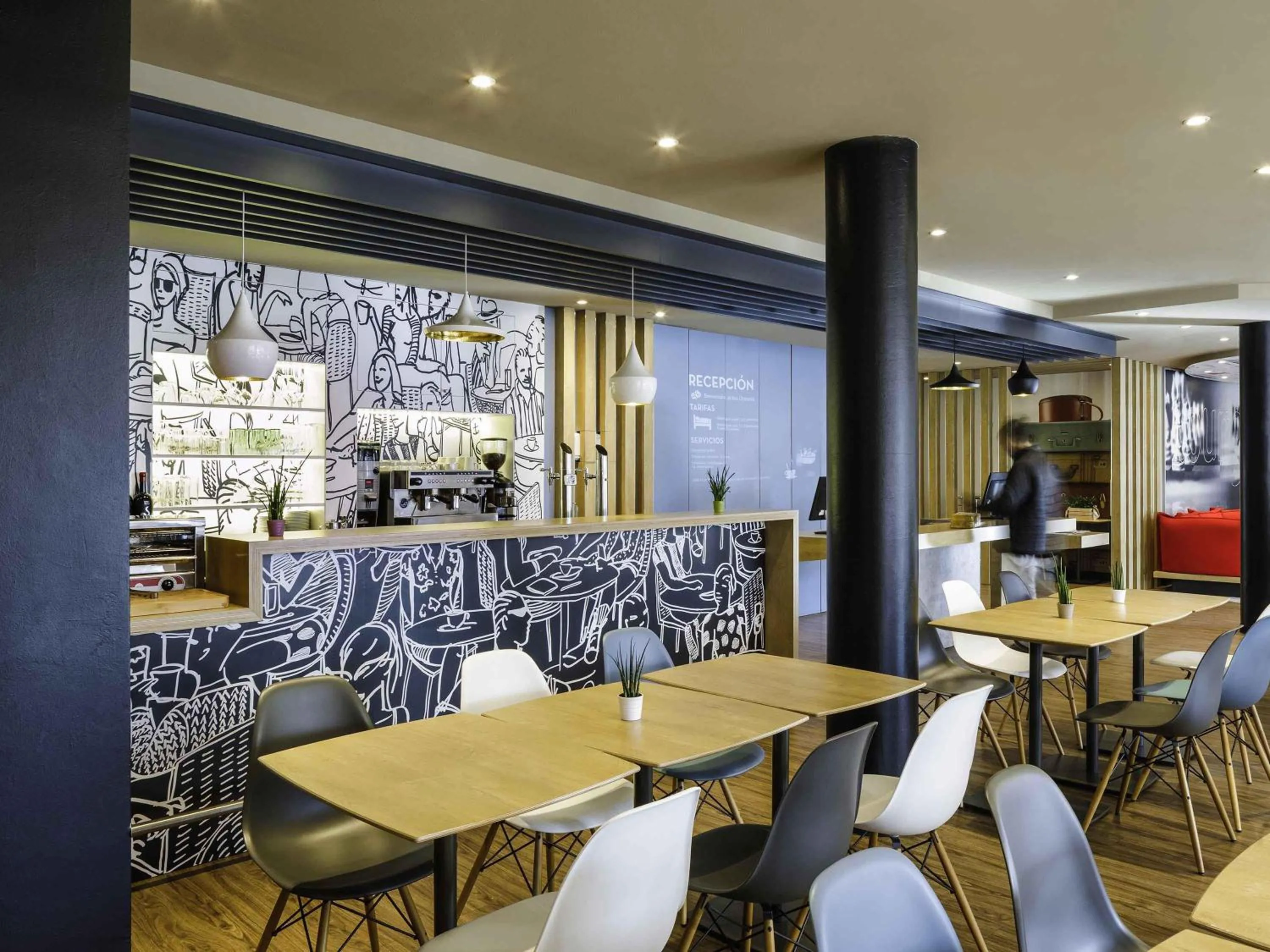 Restaurant/places to eat in Ibis Granada