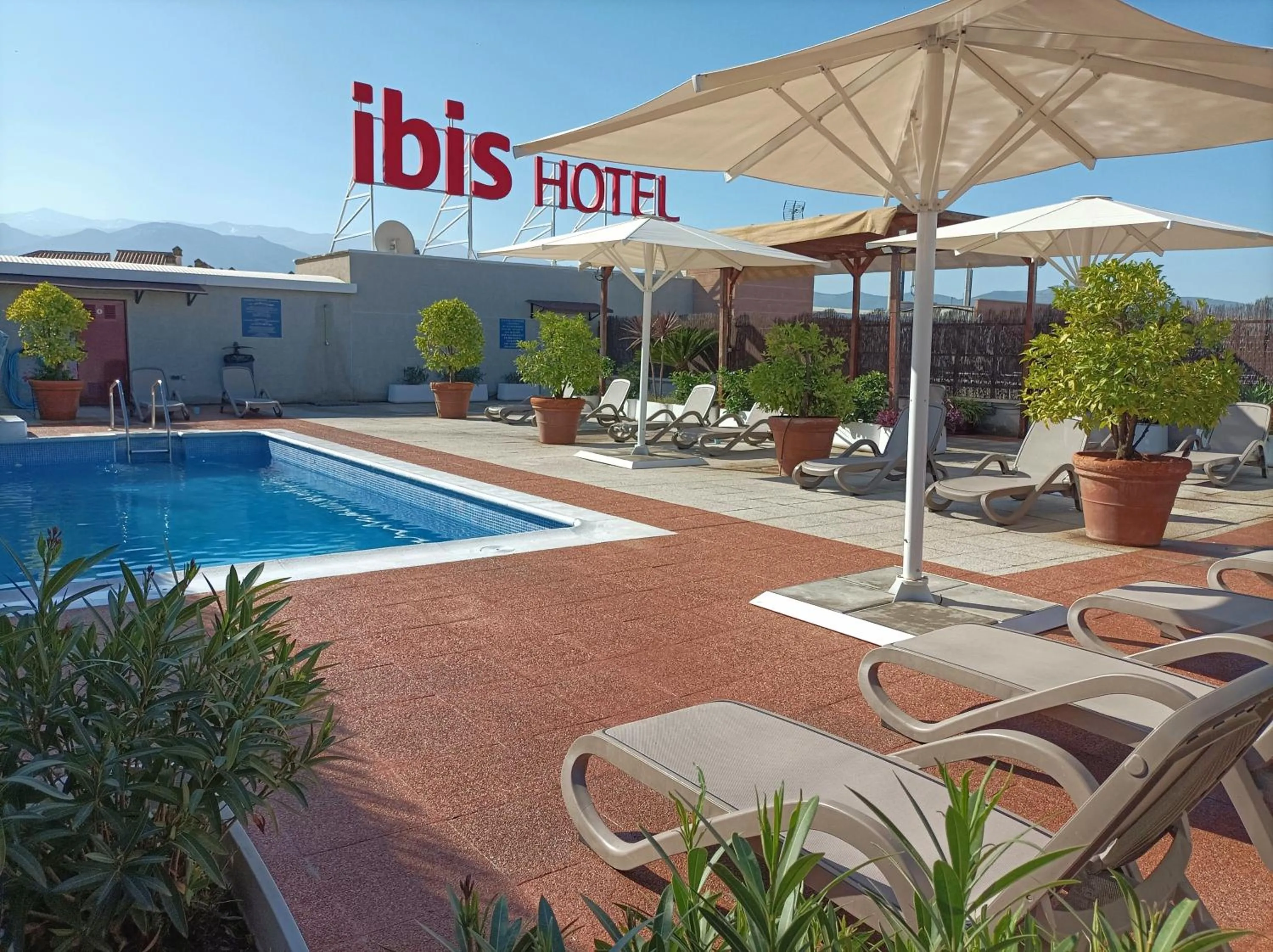 Swimming pool in Ibis Granada