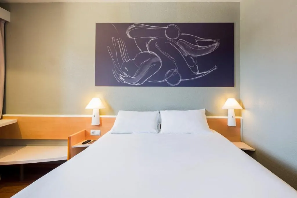Bed in Ibis Granada