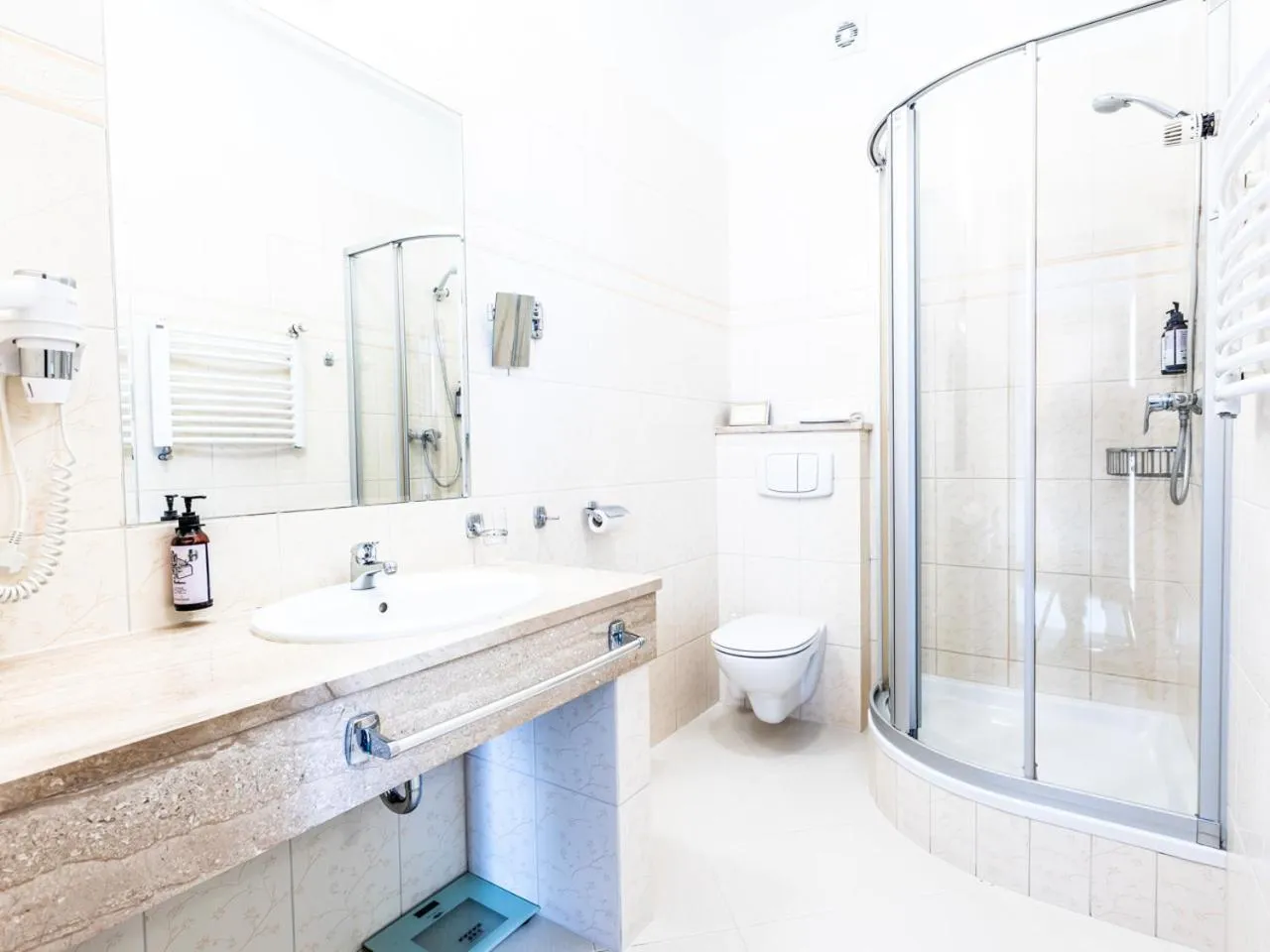 Shower in Hotel Pod Złotą Różą