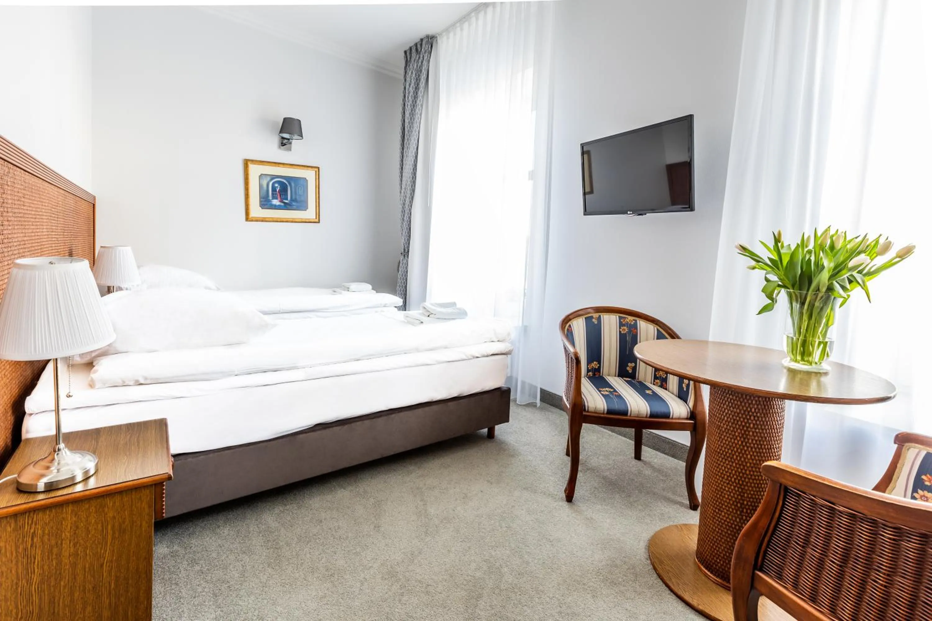 Communal lounge/ TV room, Bed in Hotel Pod Złotą Różą