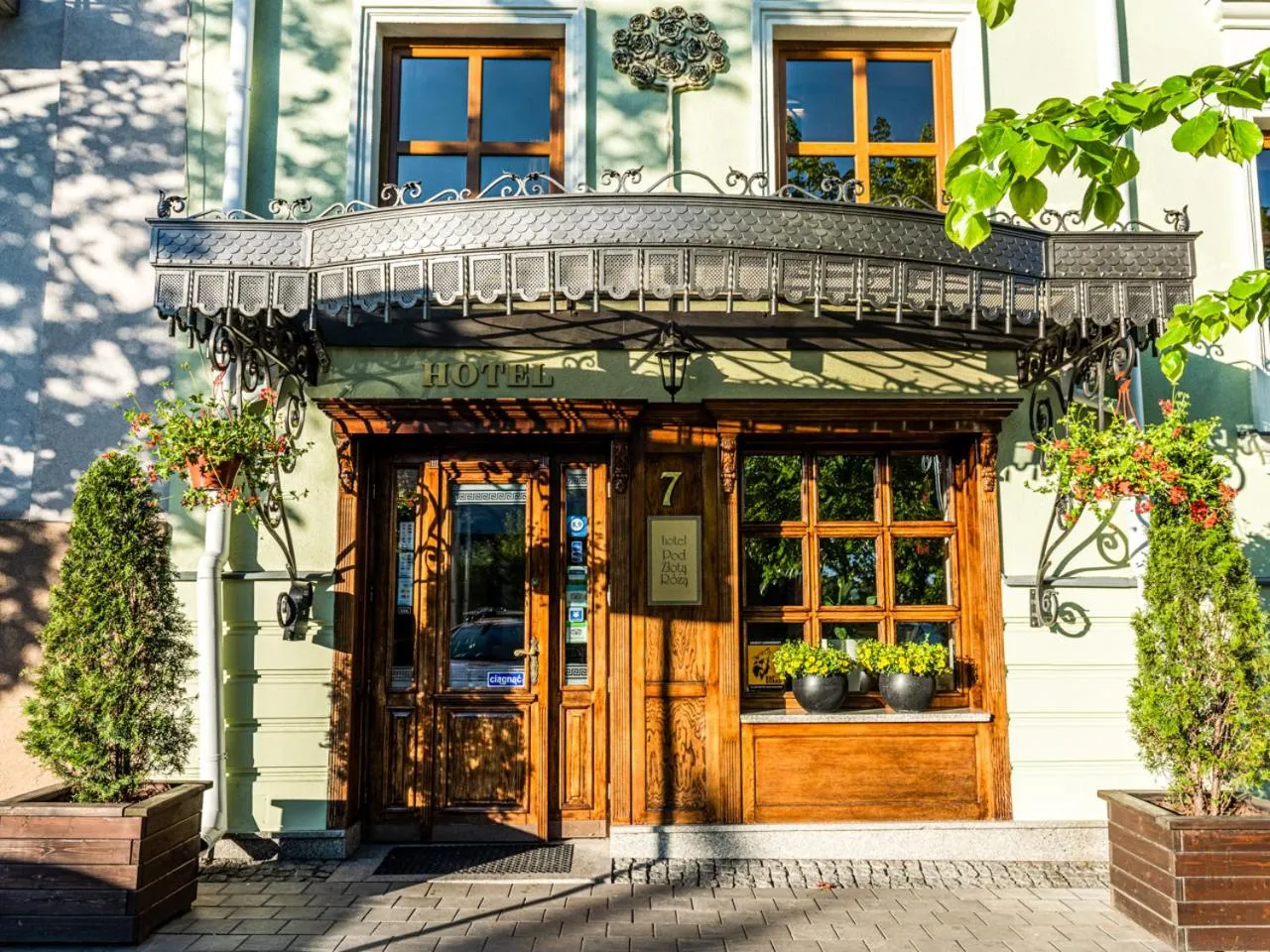Facade/entrance in Hotel Pod Złotą Różą