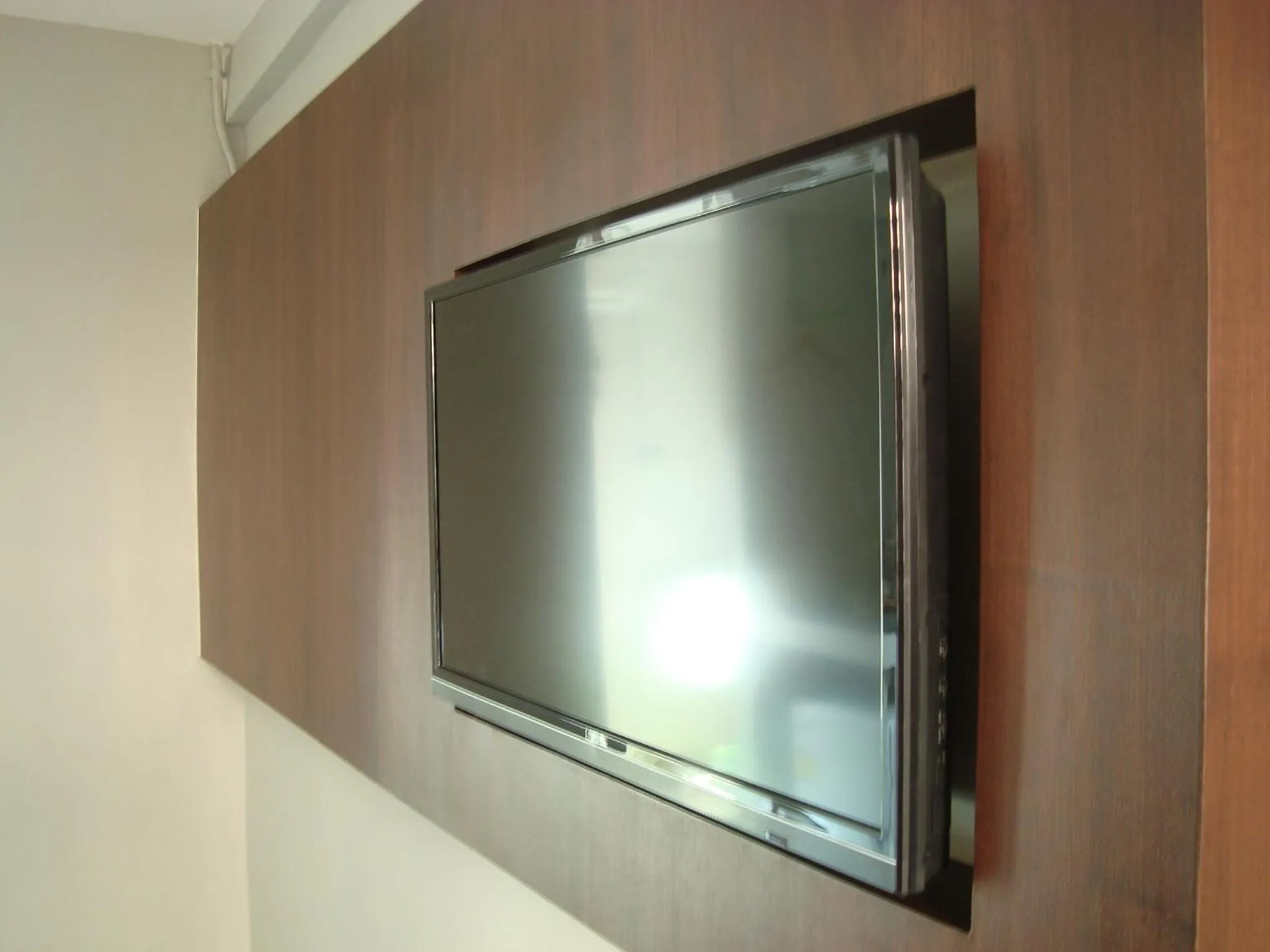 TV and multimedia in L42 Hostel Suvarnabhumi Airport