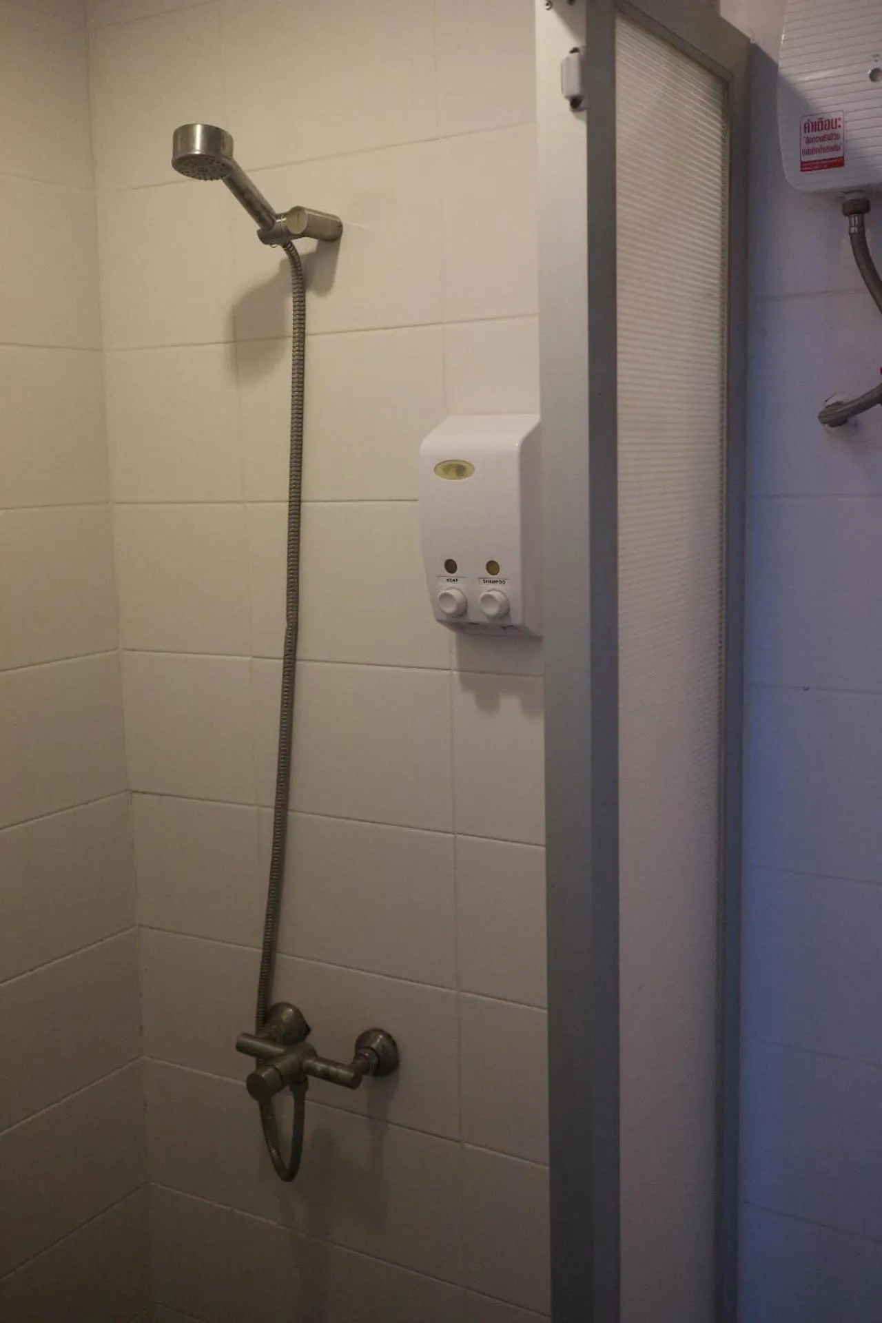 Shower in L42 Hostel Suvarnabhumi Airport