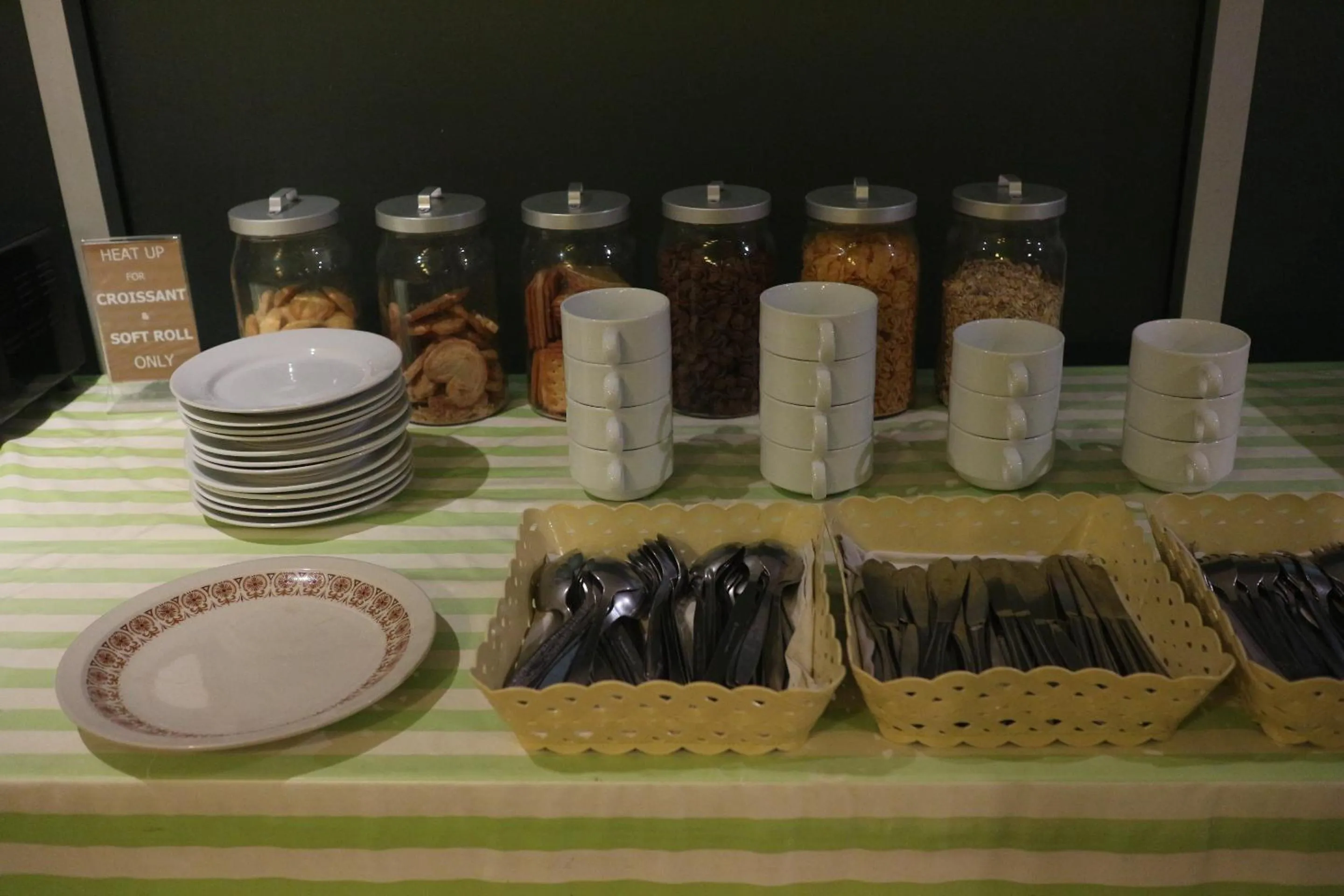 Restaurant/places to eat in L42 Hostel Suvarnabhumi Airport