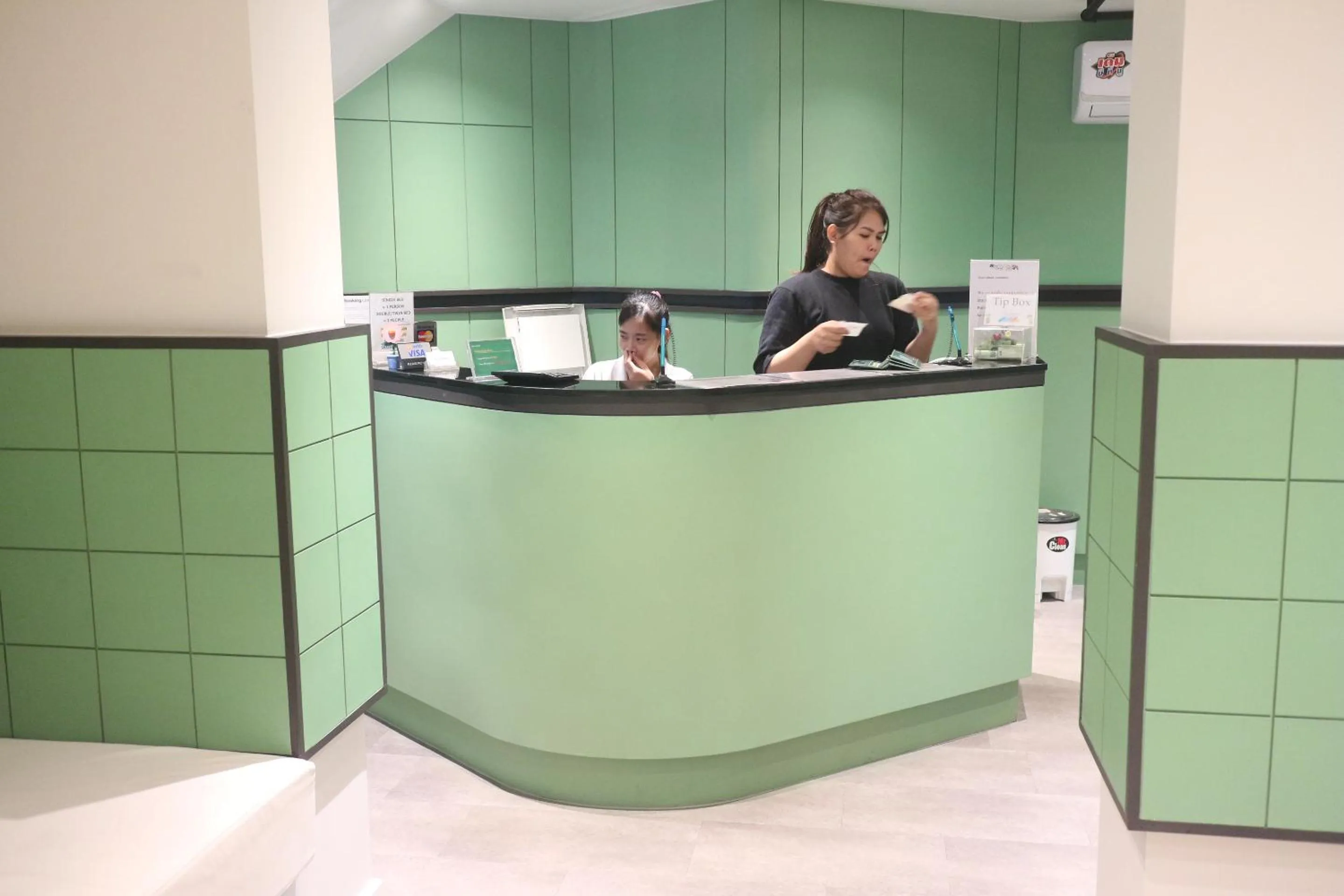 Lobby or reception in L42 Hostel Suvarnabhumi Airport