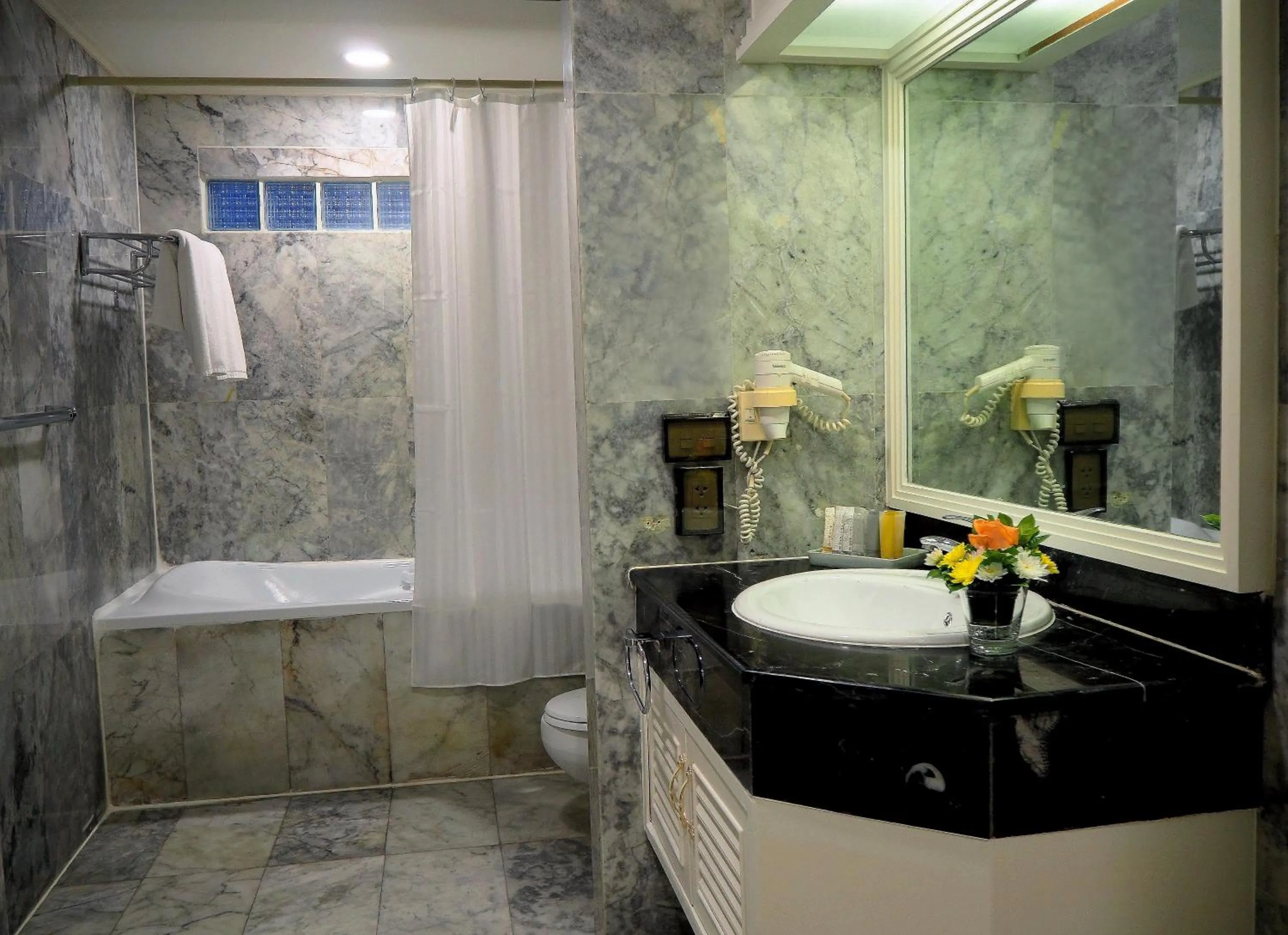 Bathroom in Royal President Bangkok