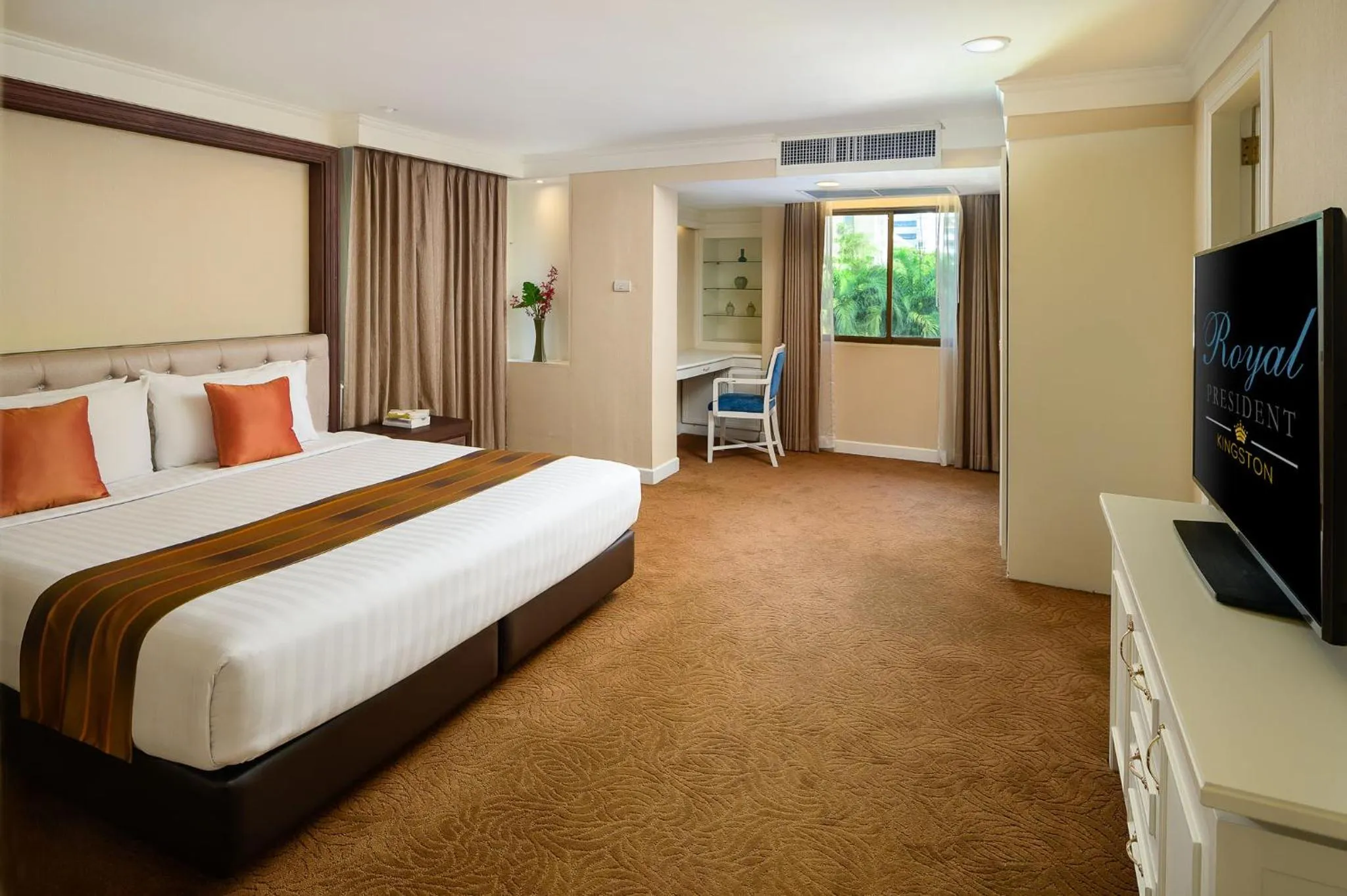 Bedroom in Royal President Bangkok