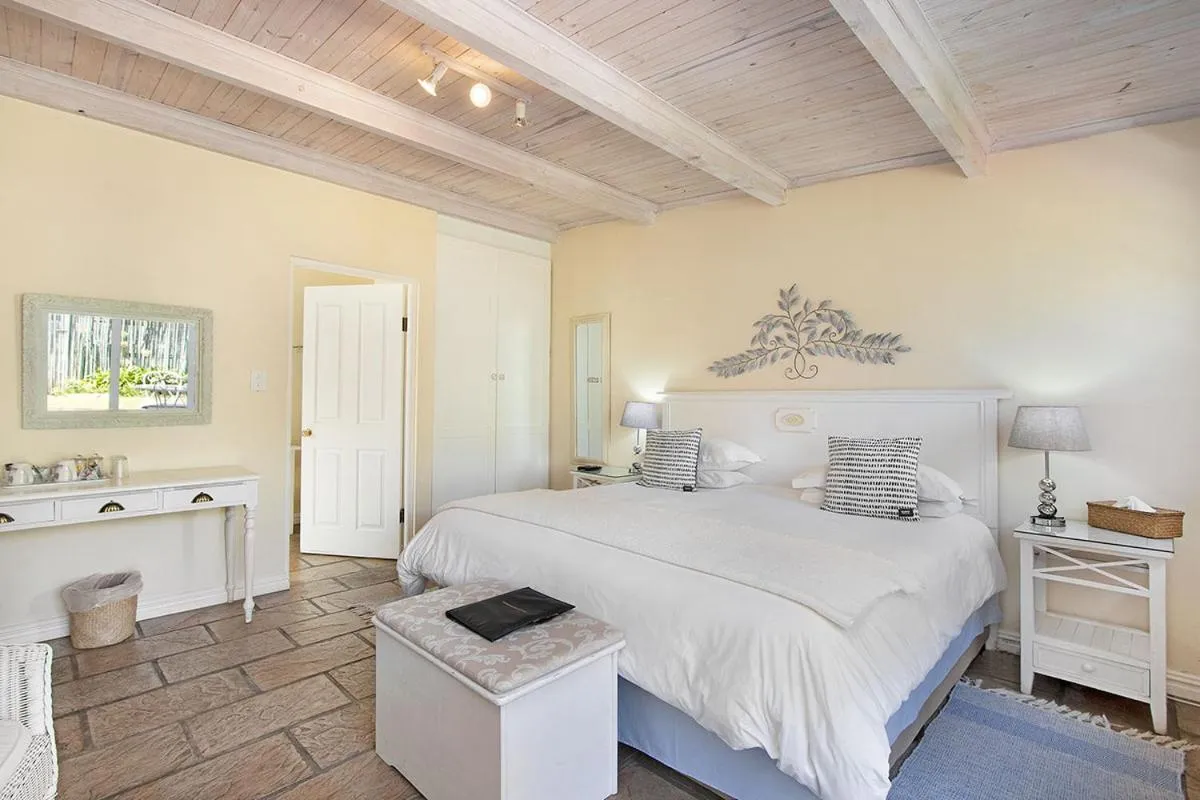 Bedroom, Bed in Morningside Cottage