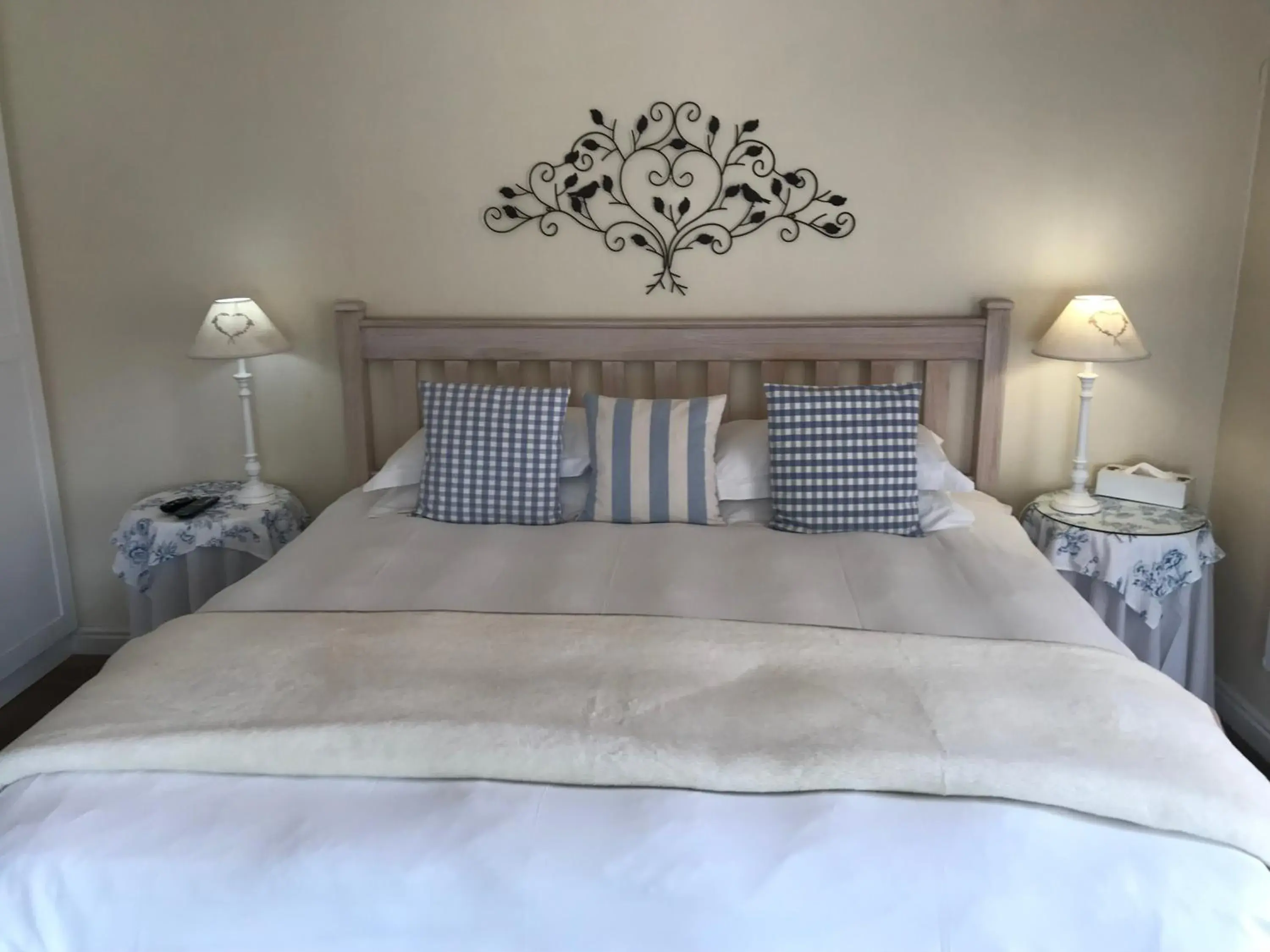 Double Room with Private Bathroom - single occupancy in Morningside Cottage Double Room with Private Bathroom - single occupancy in Morningside Cottage