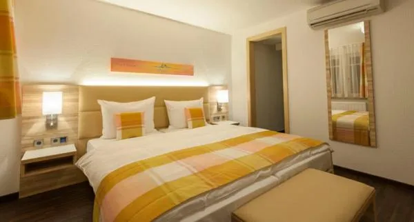 Photo of the whole room, Bed in Schlosshotel Ingelfingen