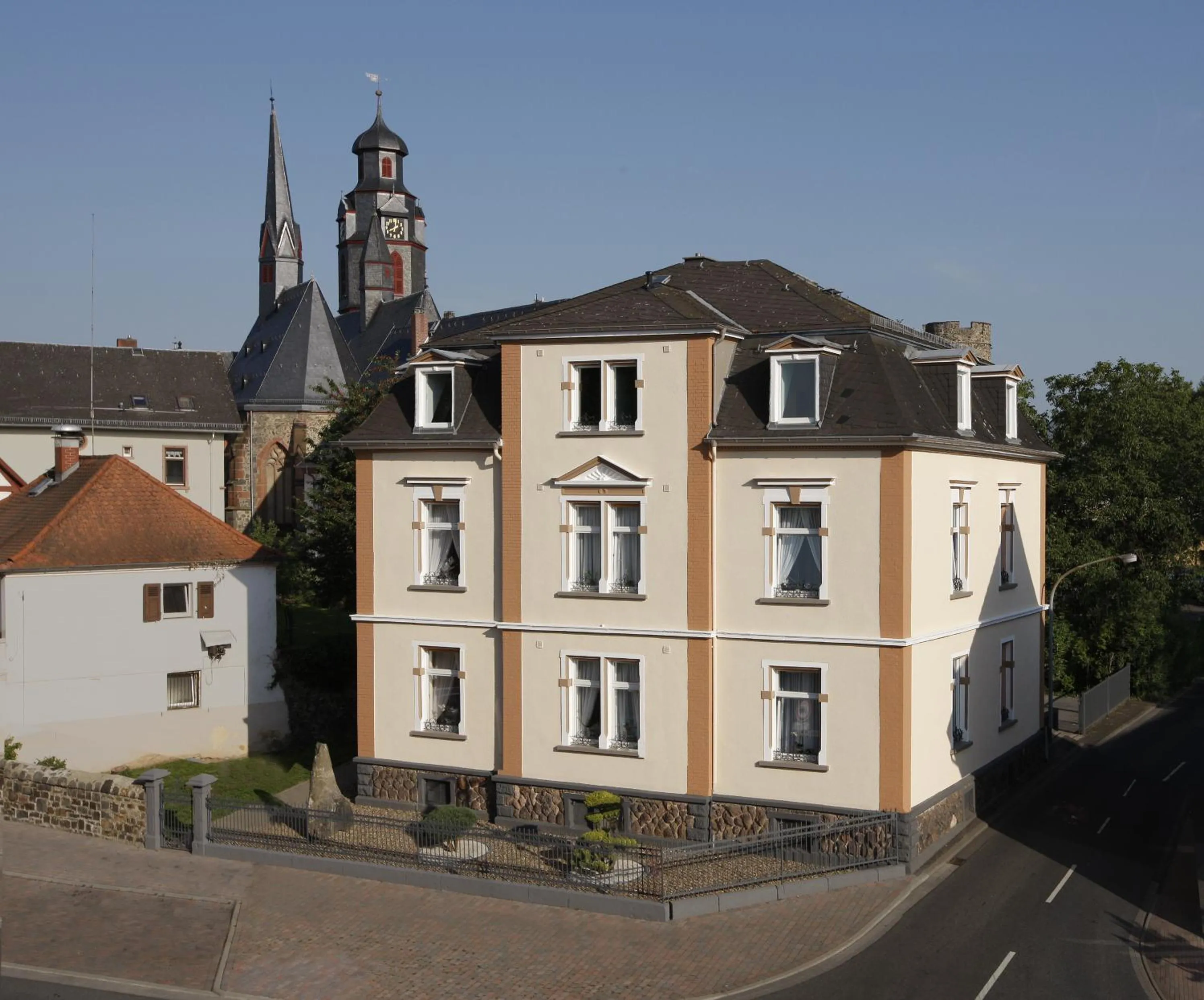 Property building in Hotel Hessischer Hof