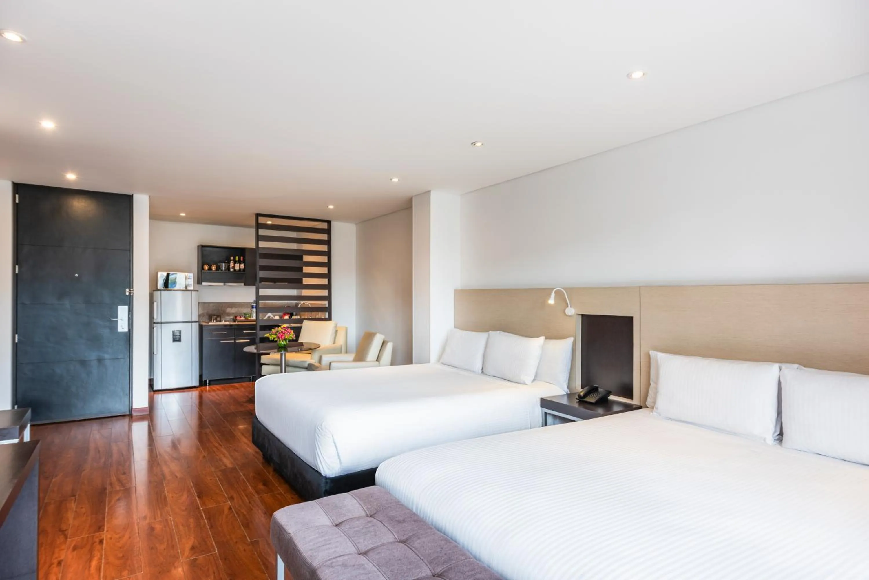 Kitchen or kitchenette, Bed in Hotel Jazz Apartments