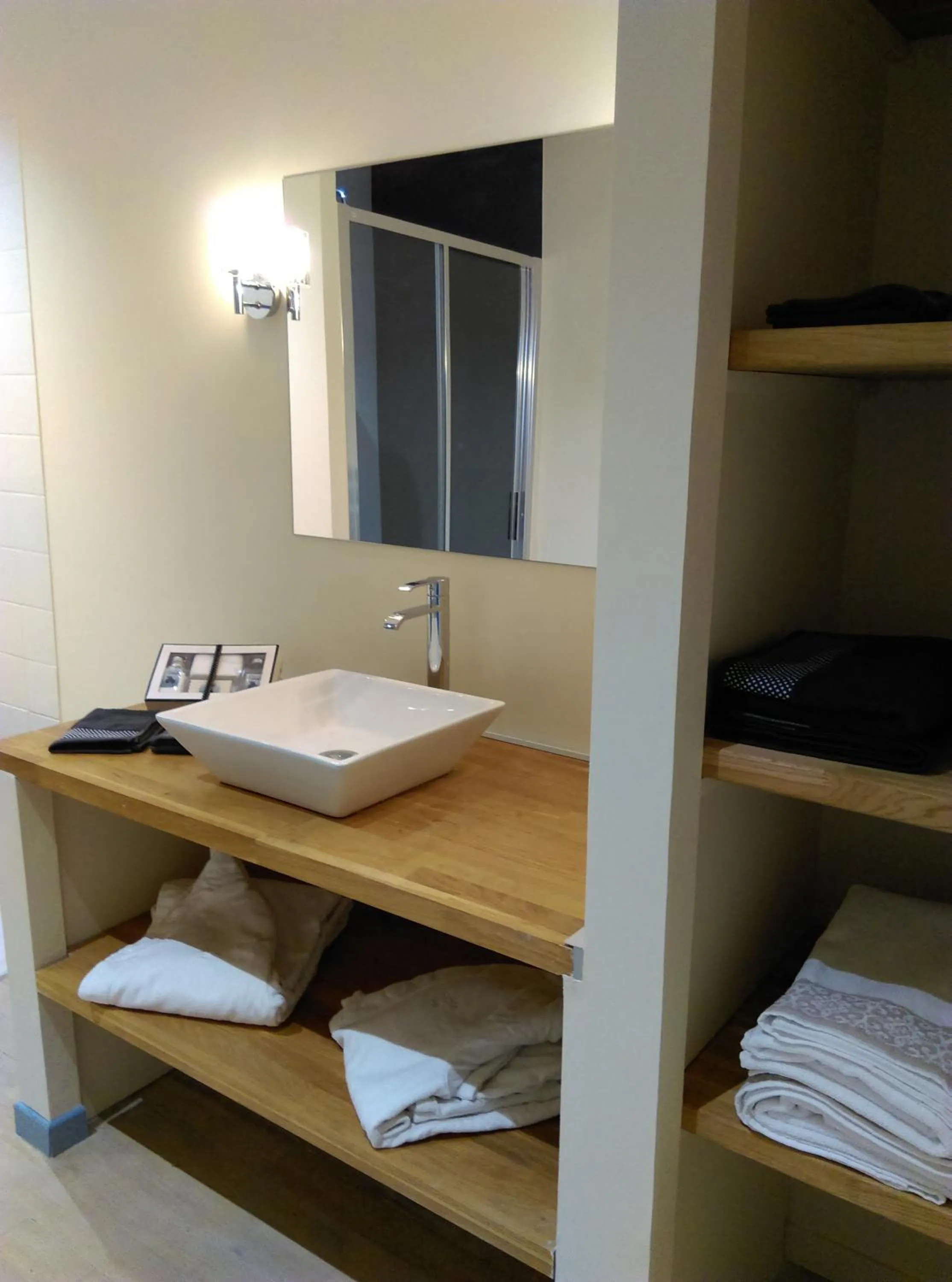 Bathroom in Ode au Bonheur St Georges sur Cher