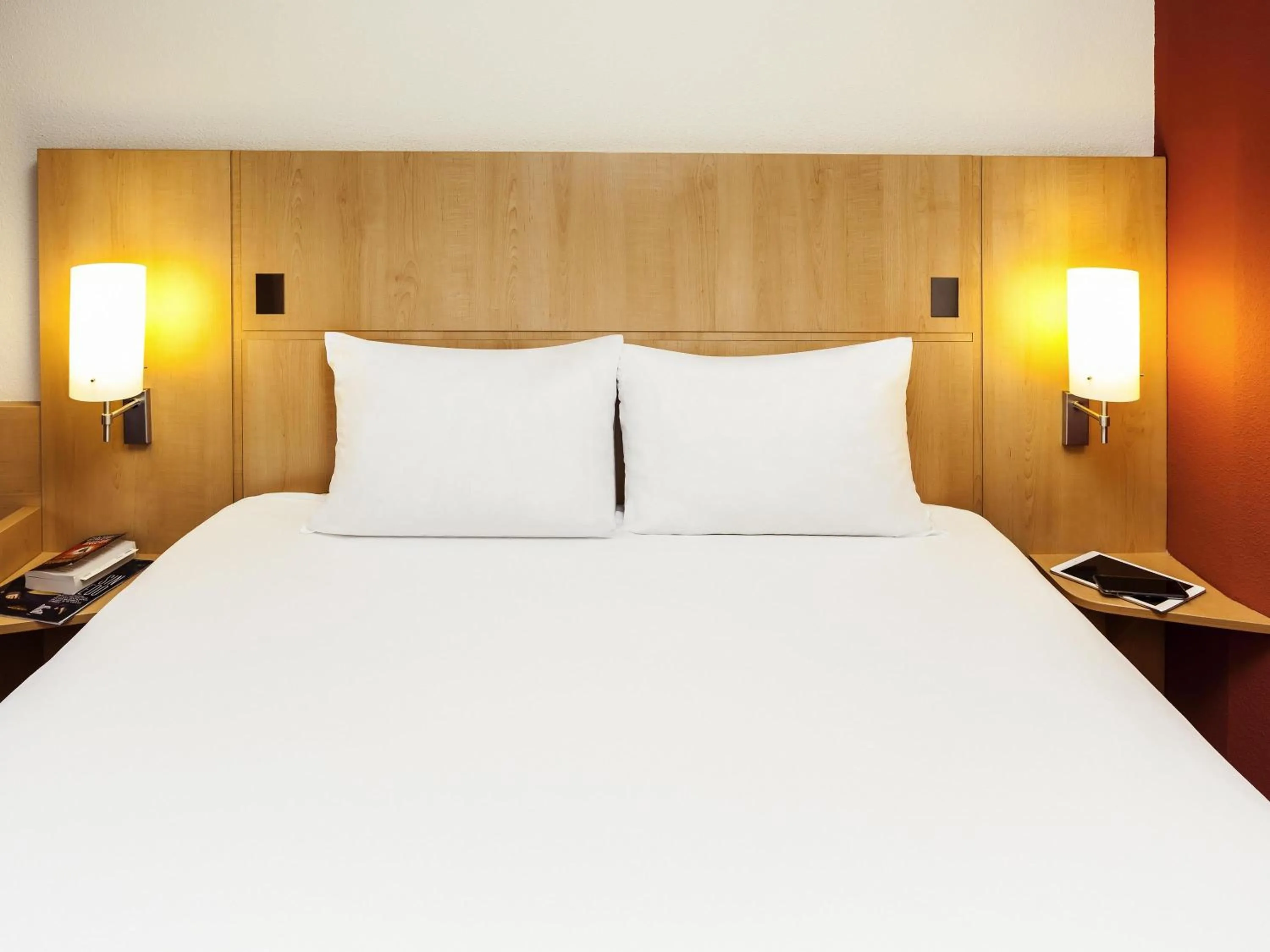 Bedroom, Bed in Ibis Madrid Aeropuerto Barajas