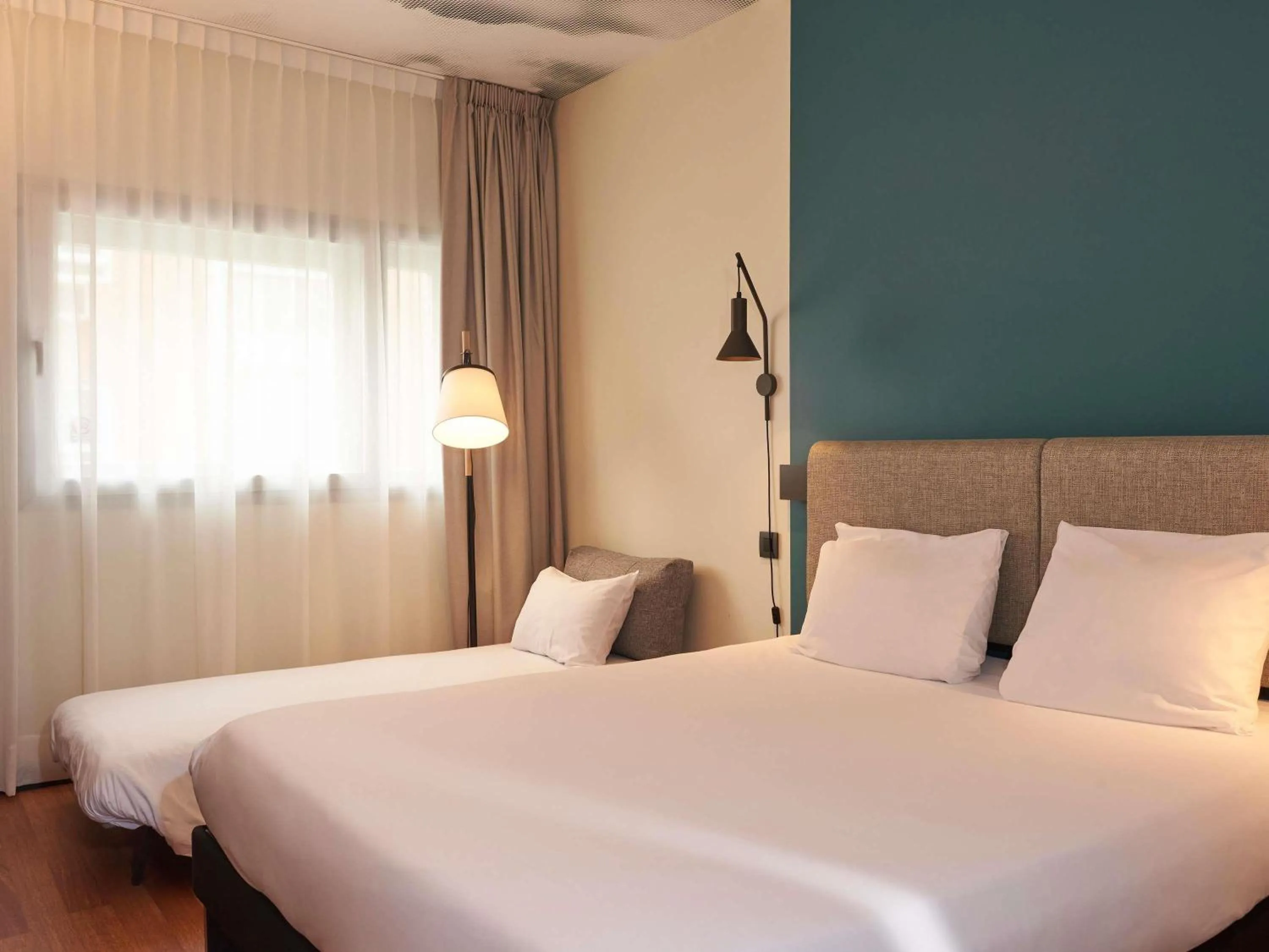 Bedroom, Bed in Ibis Madrid Aeropuerto Barajas