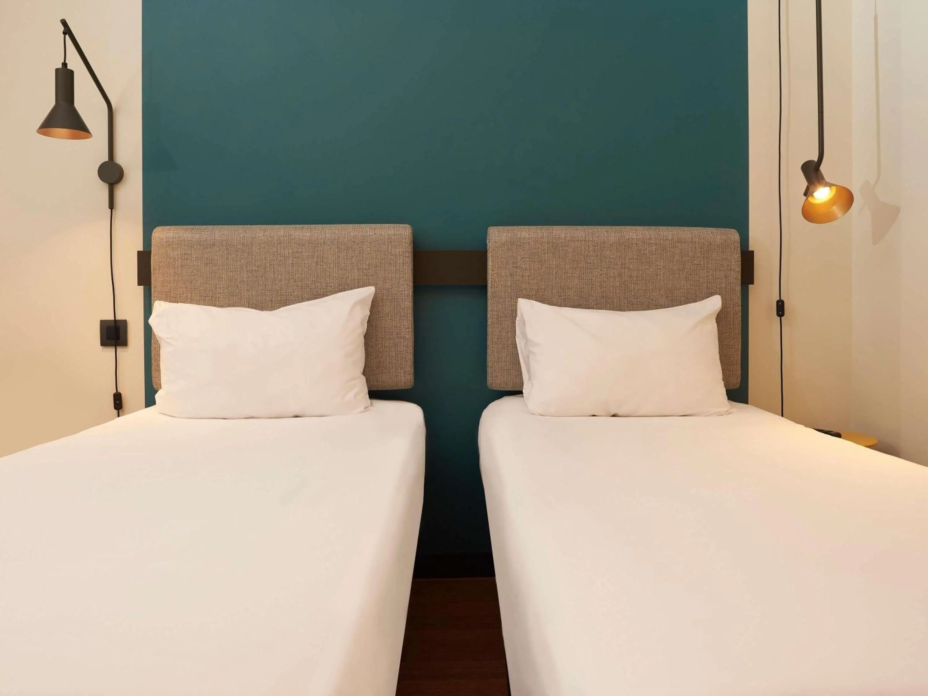 Bedroom, Bed in Ibis Madrid Aeropuerto Barajas