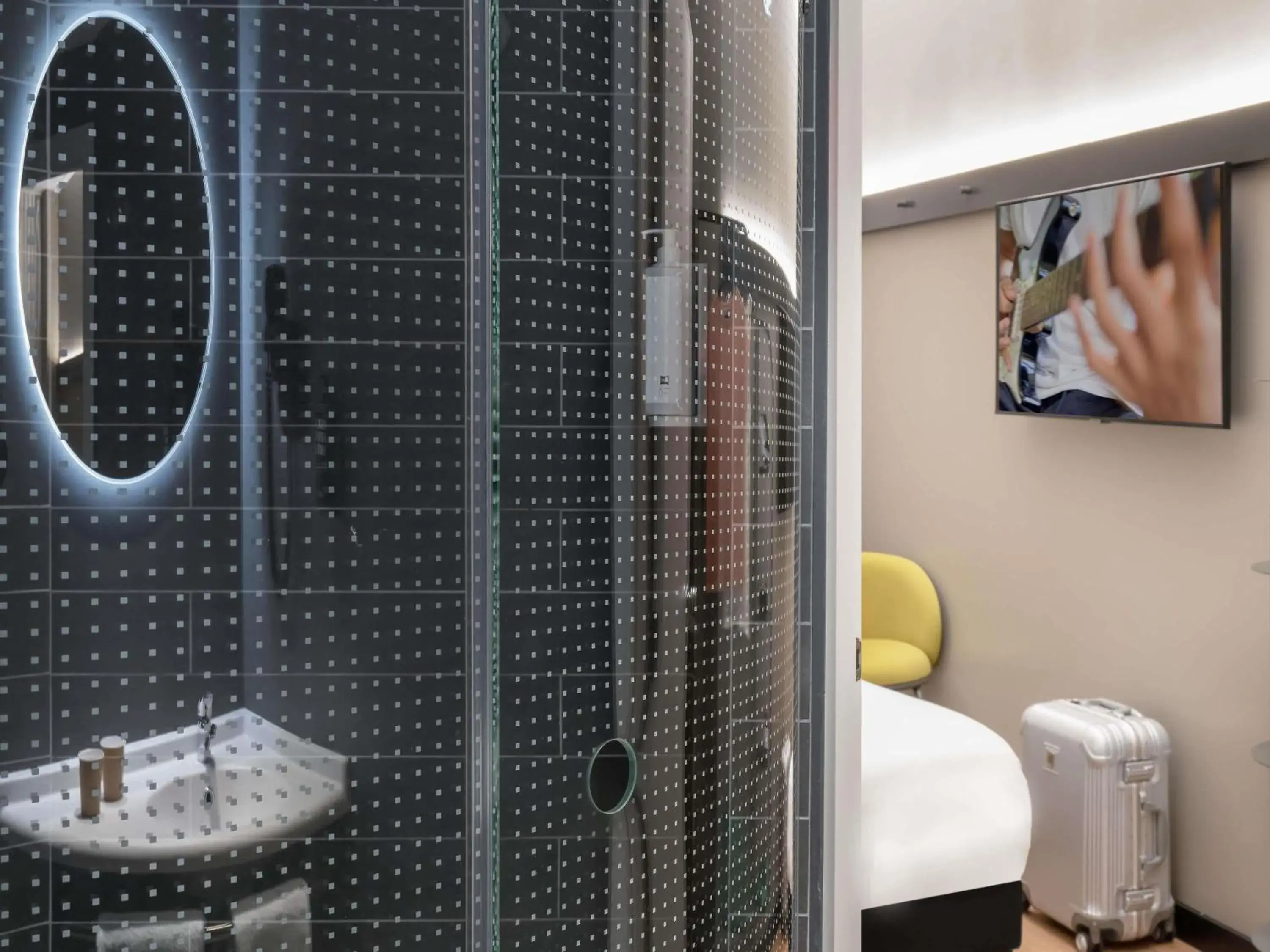 Double Room with Extra Bed in Ibis Madrid Aeropuerto Barajas Double Room with Extra Bed in Ibis Madrid Aeropuerto Barajas