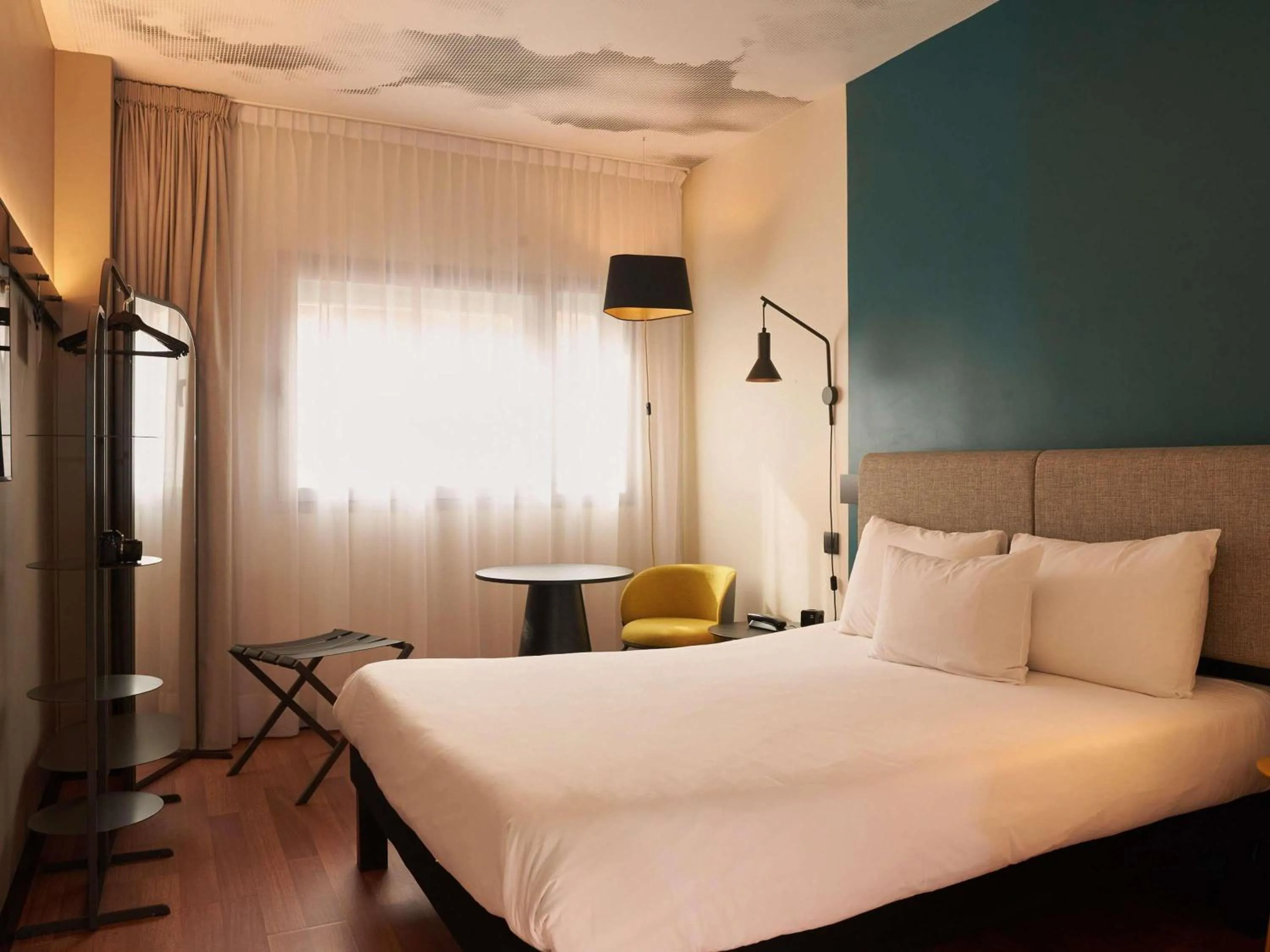 Bedroom, Bed in Ibis Madrid Aeropuerto Barajas