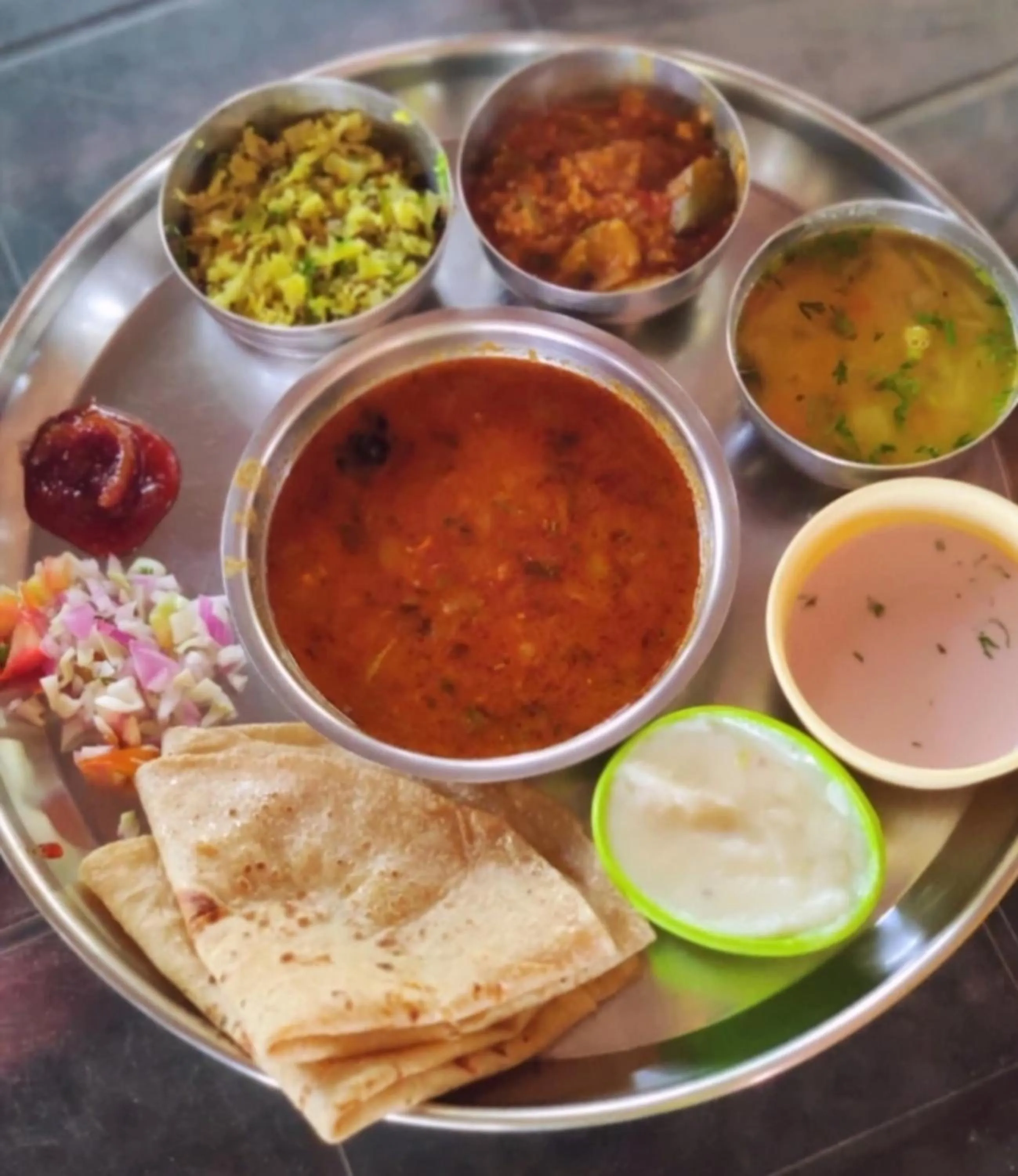 Food and drinks in Samant Beach Resort