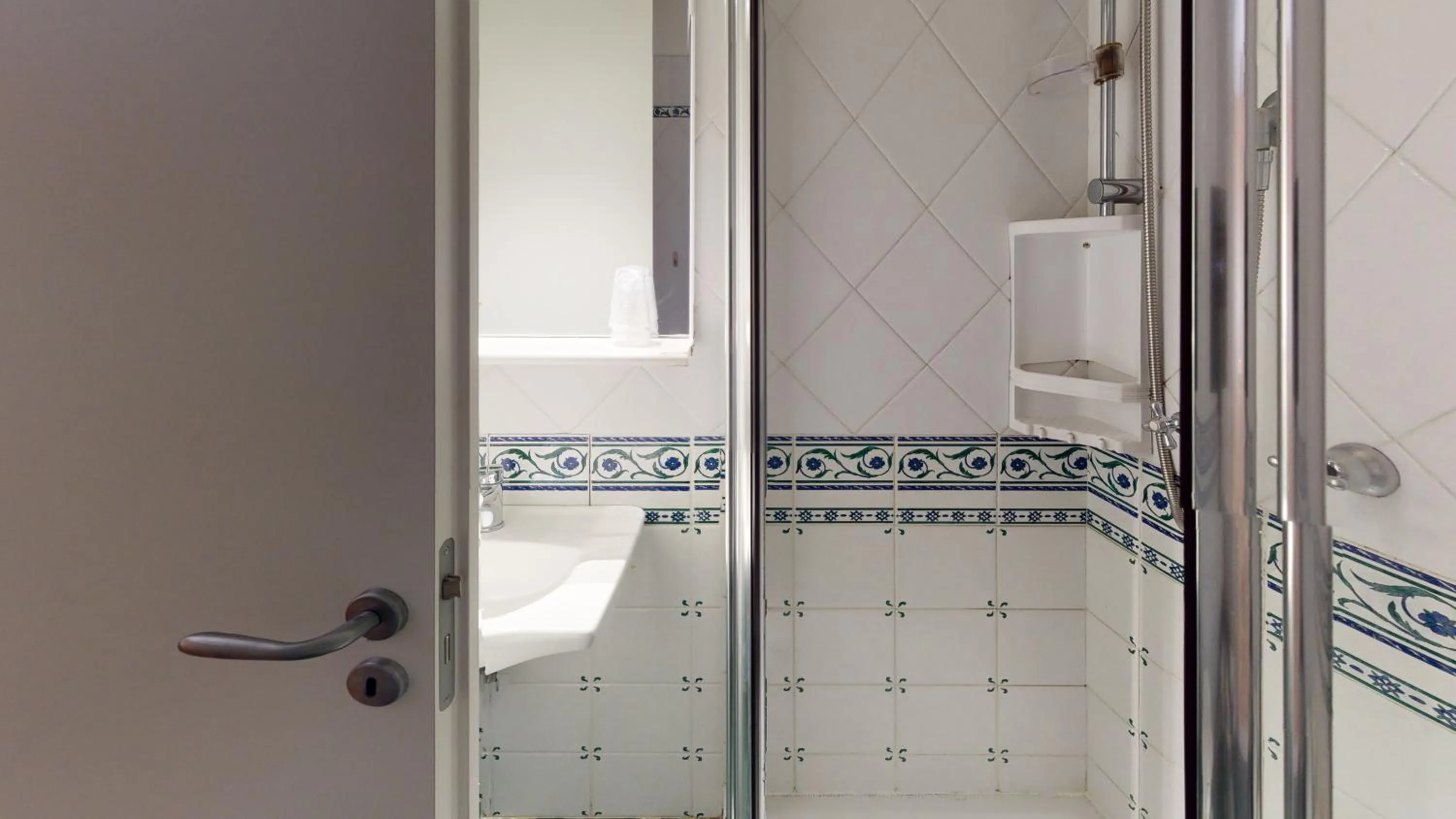 Shower in Hotel Zunino