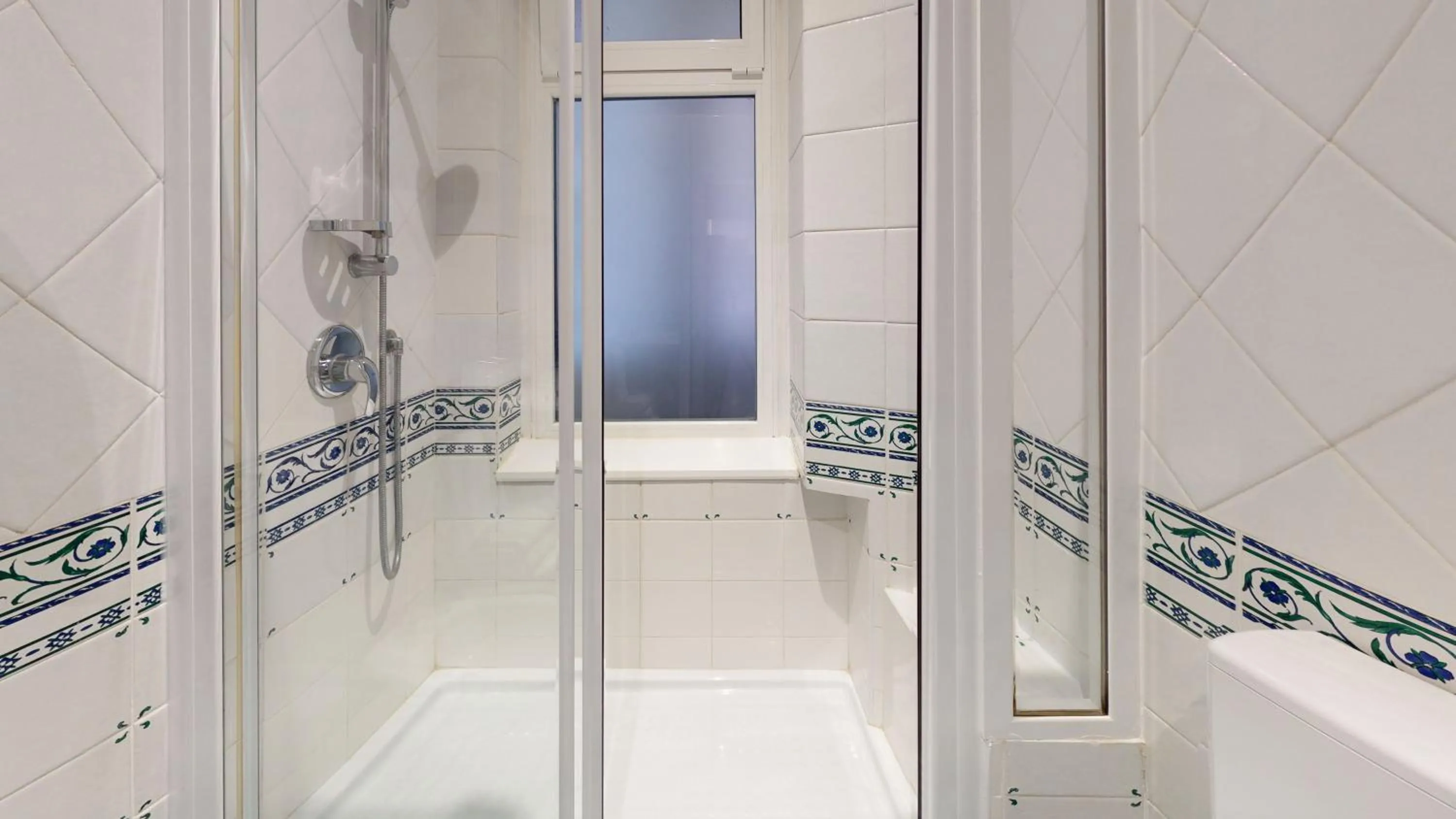 Shower in Hotel Zunino