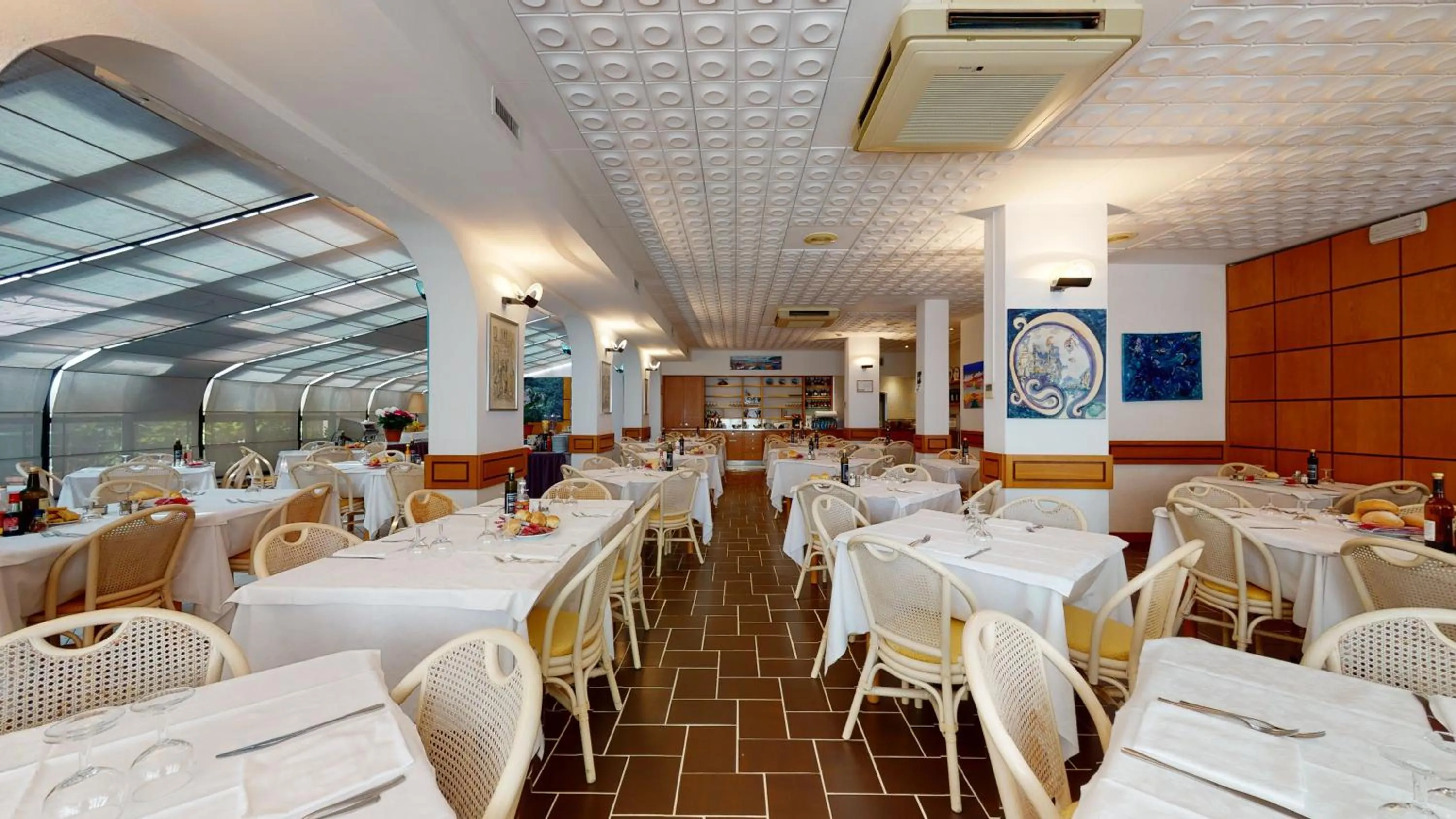 Restaurant/places to eat in Hotel Zunino