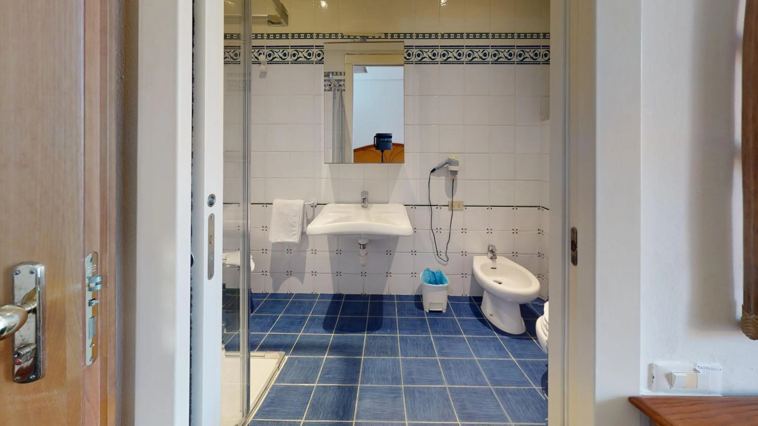 Shower in Hotel Zunino