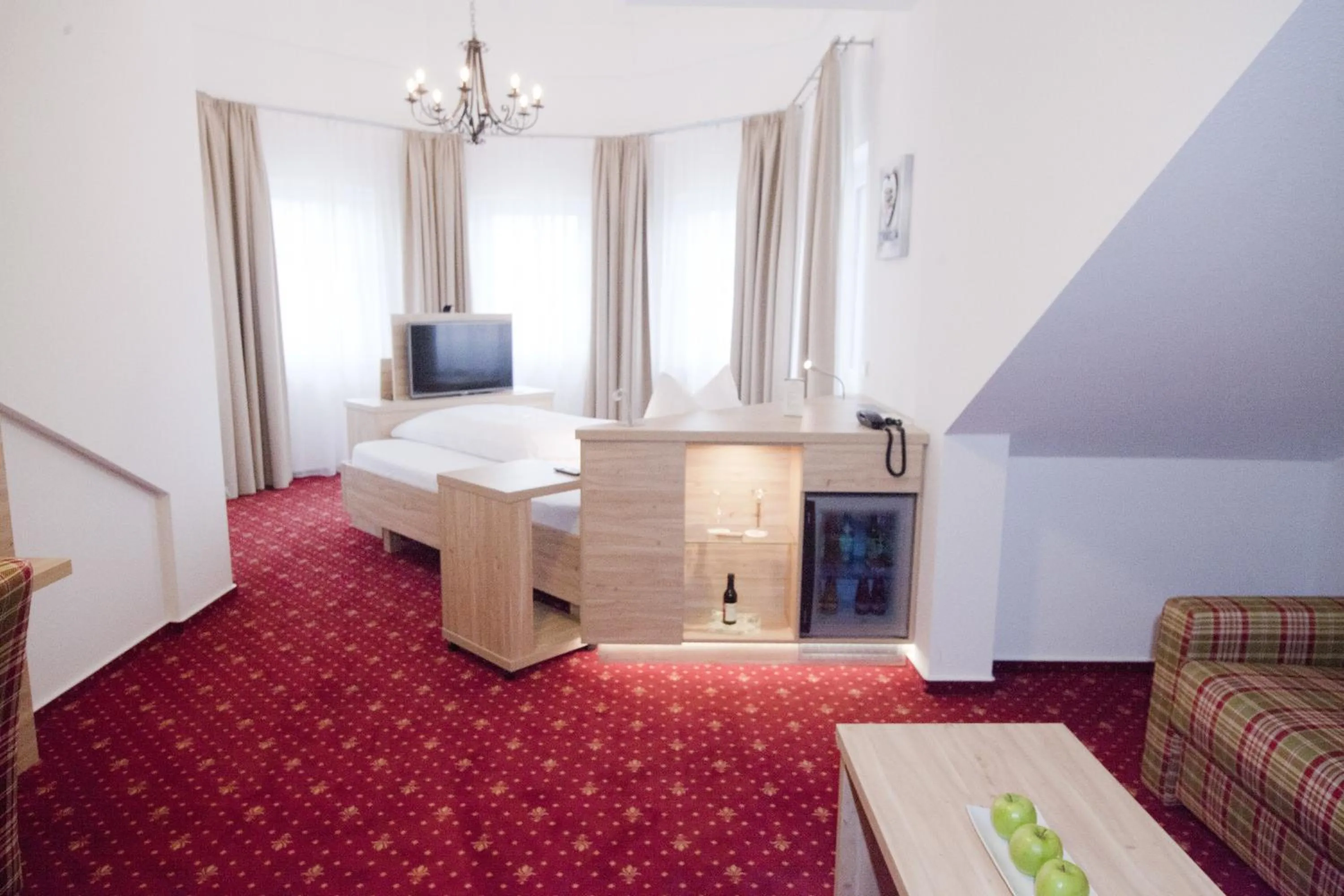 Photo of the whole room, Bed in Edelfinger Hof