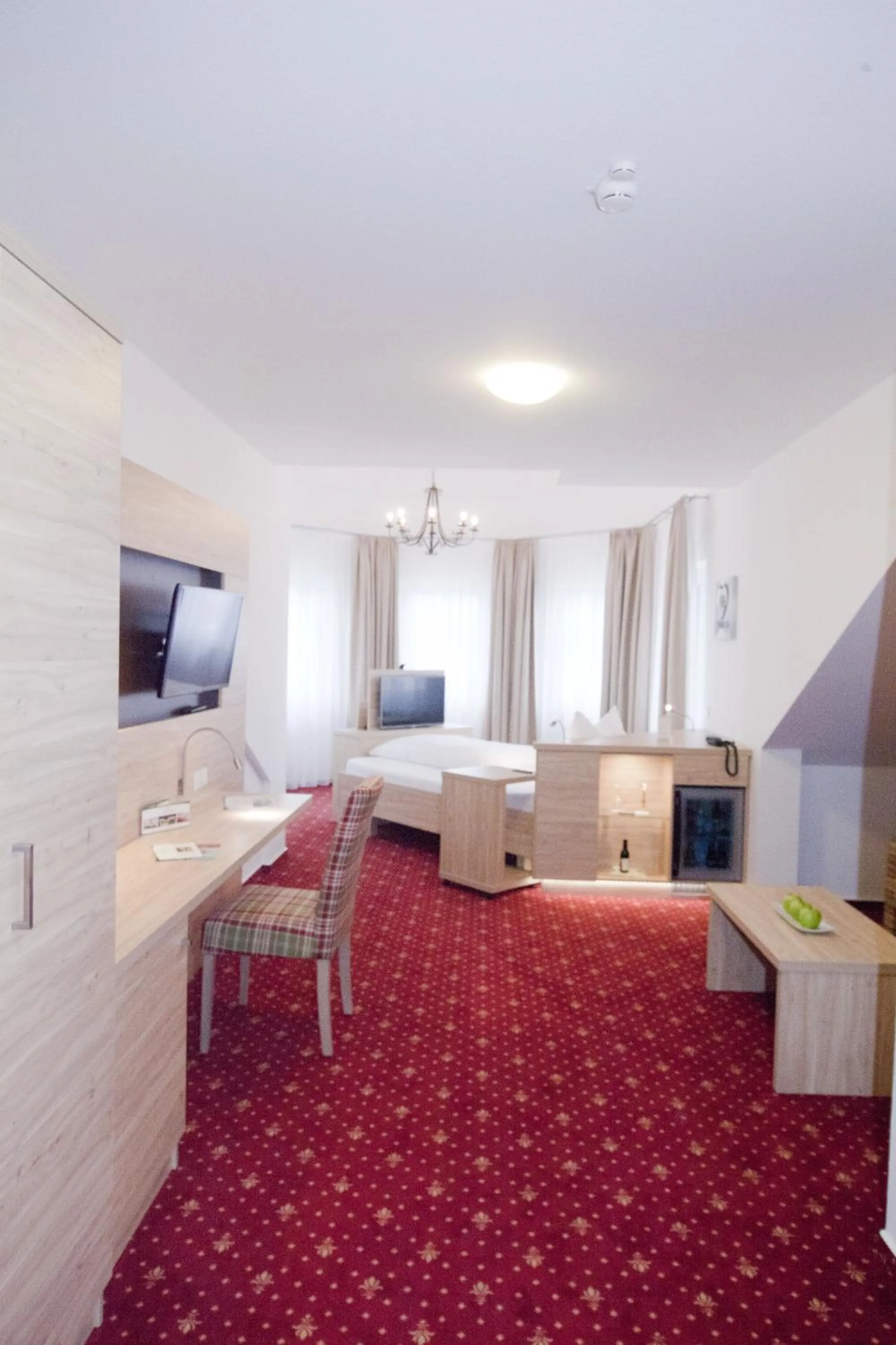 Photo of the whole room, Bed in Edelfinger Hof