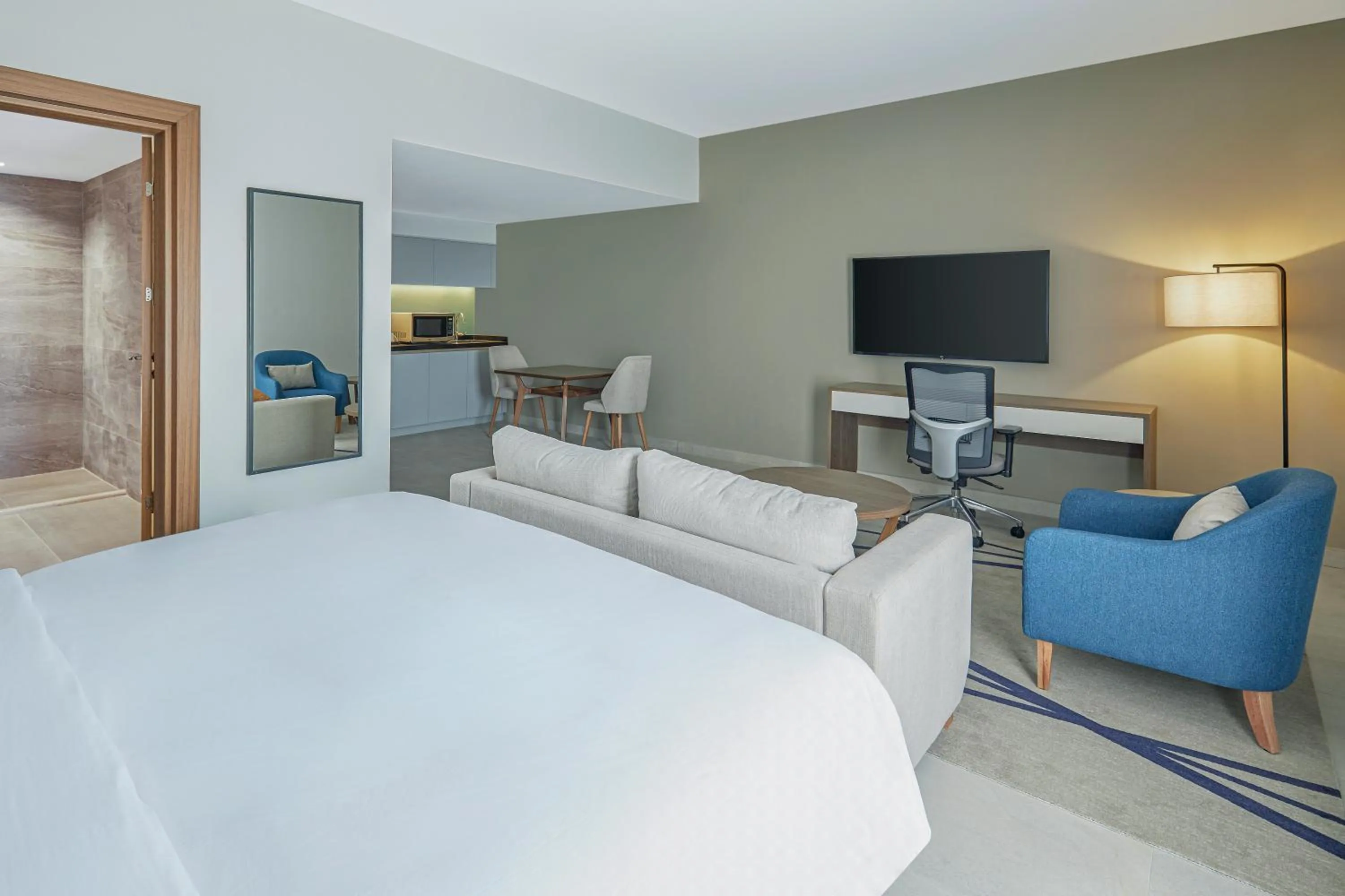 Bedroom, Bed in Holiday Inn Tabuk by IHG