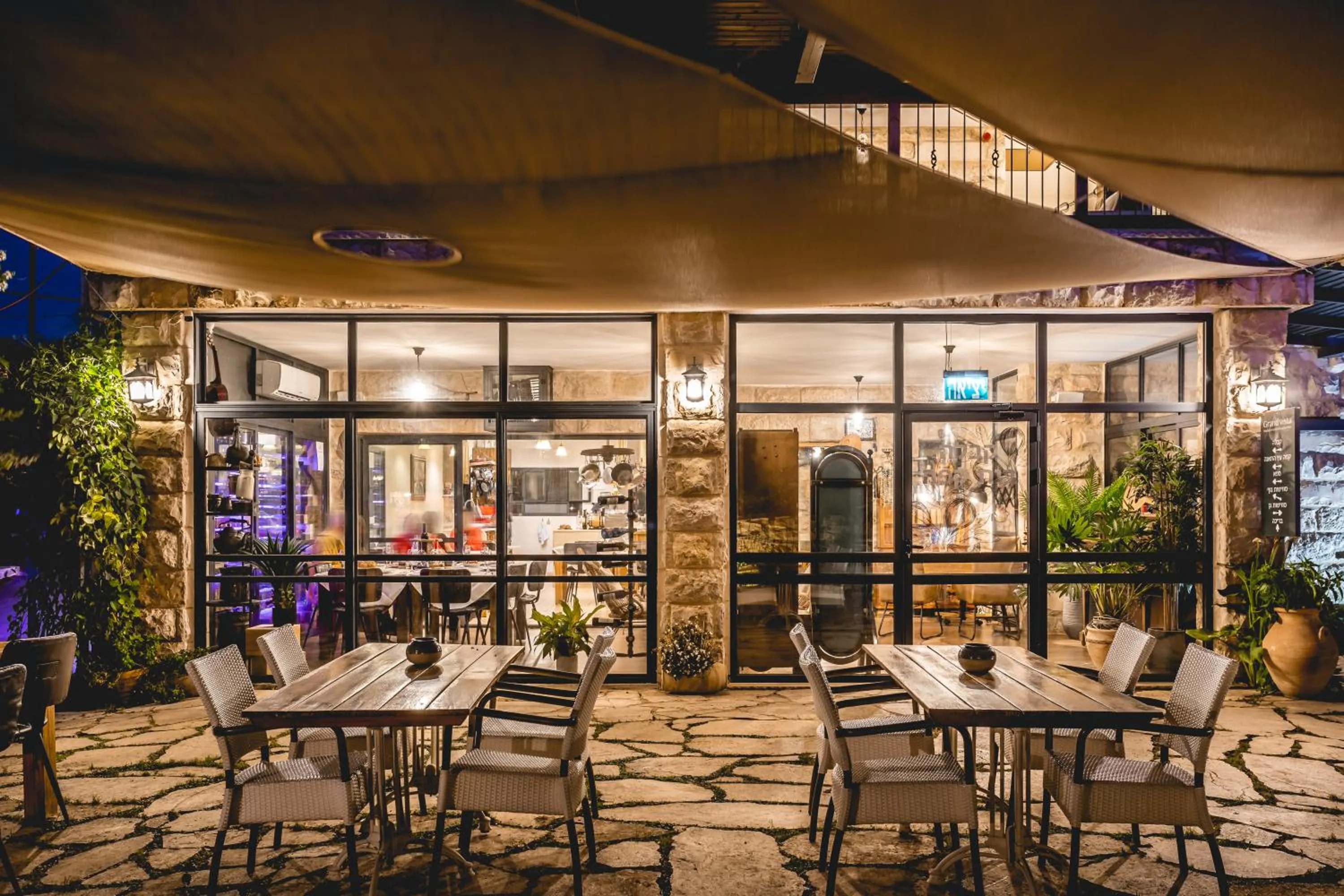 Restaurant/places to eat in Grand Vista Boutique Hotel And Spa