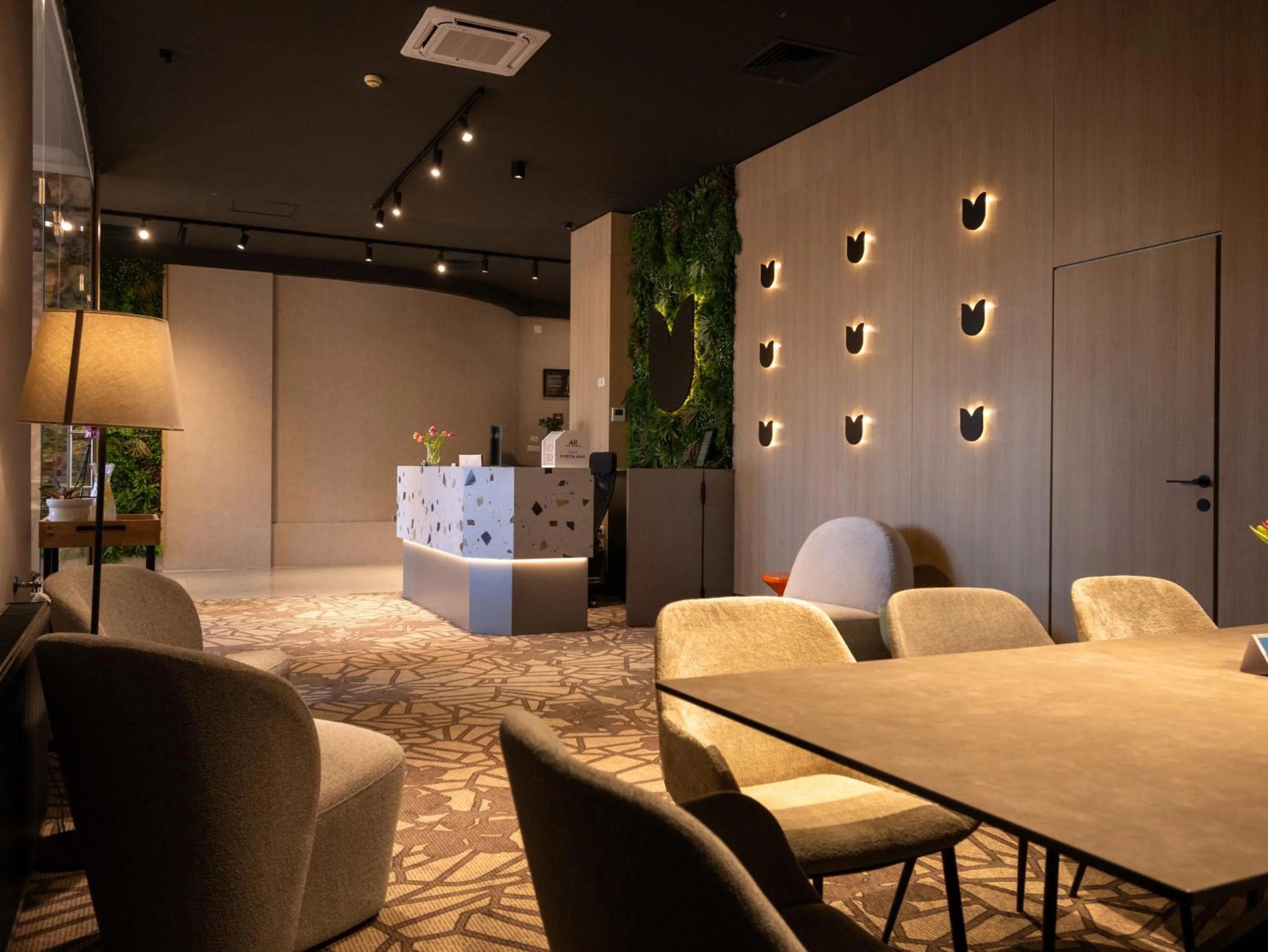 Lobby or reception in ibis Styles Pitesti Arges
