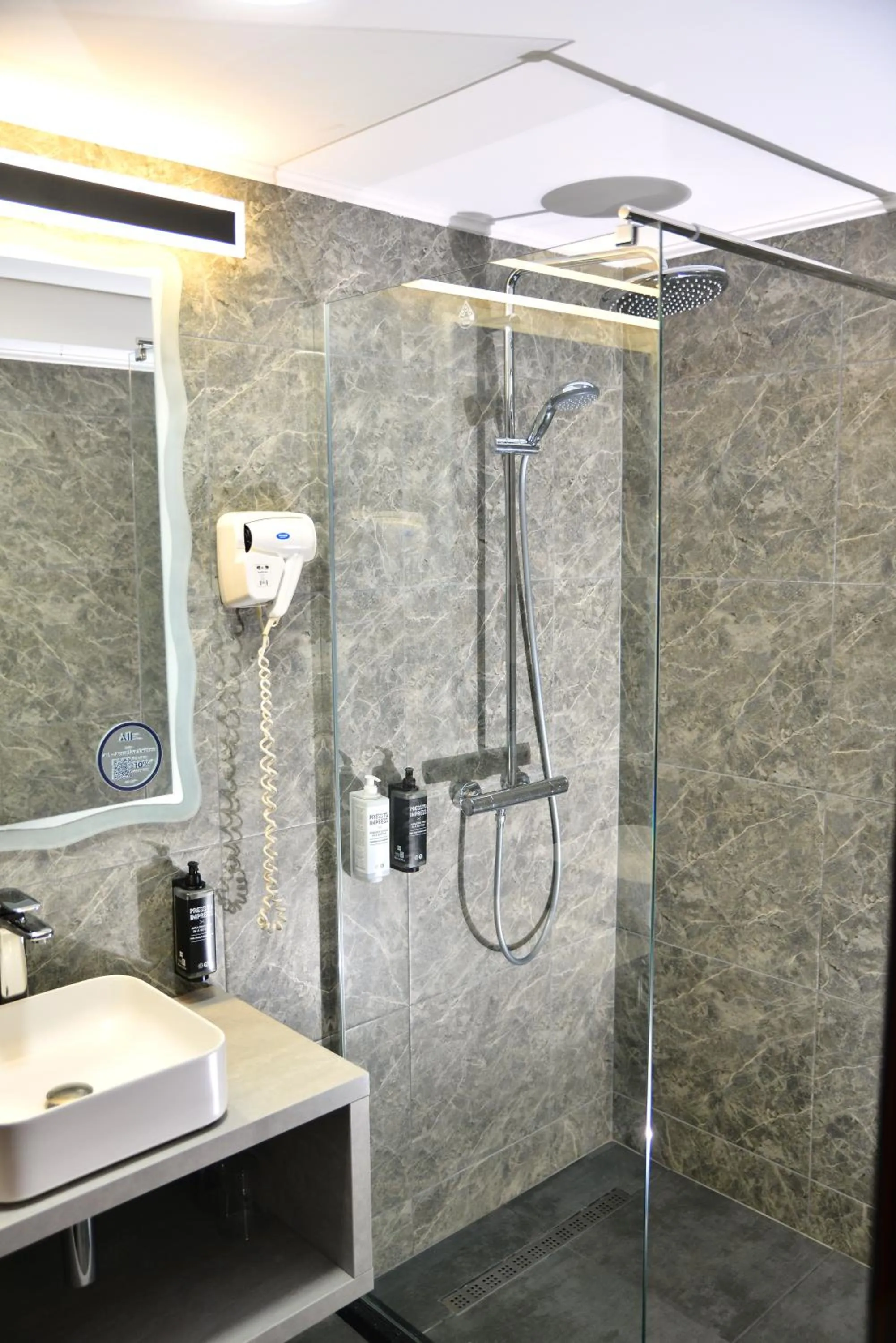 Shower in ibis Styles Pitesti Arges