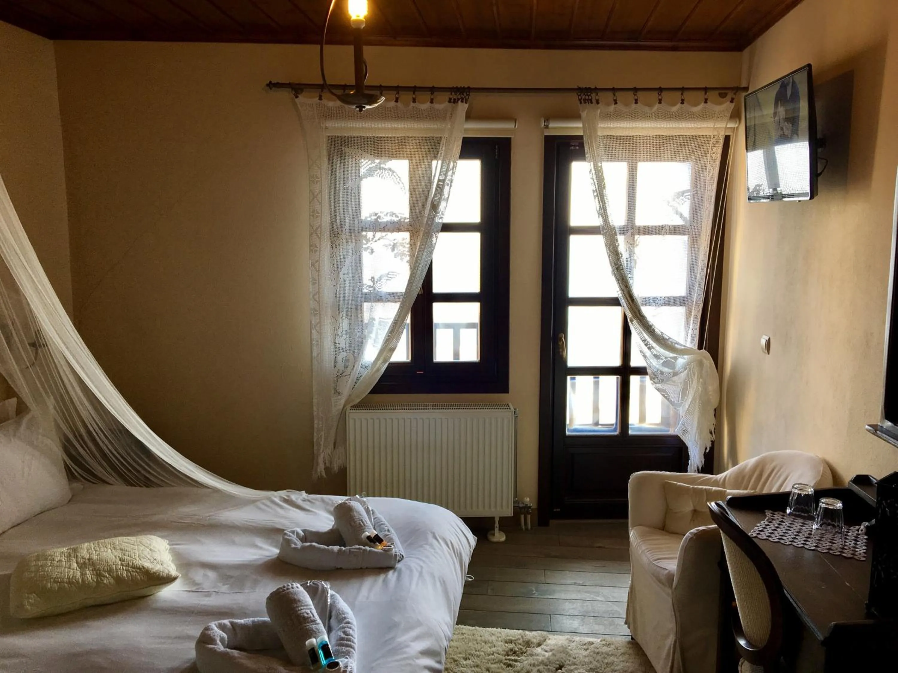 Photo of the whole room, Bed in Varosi 4 Seasons